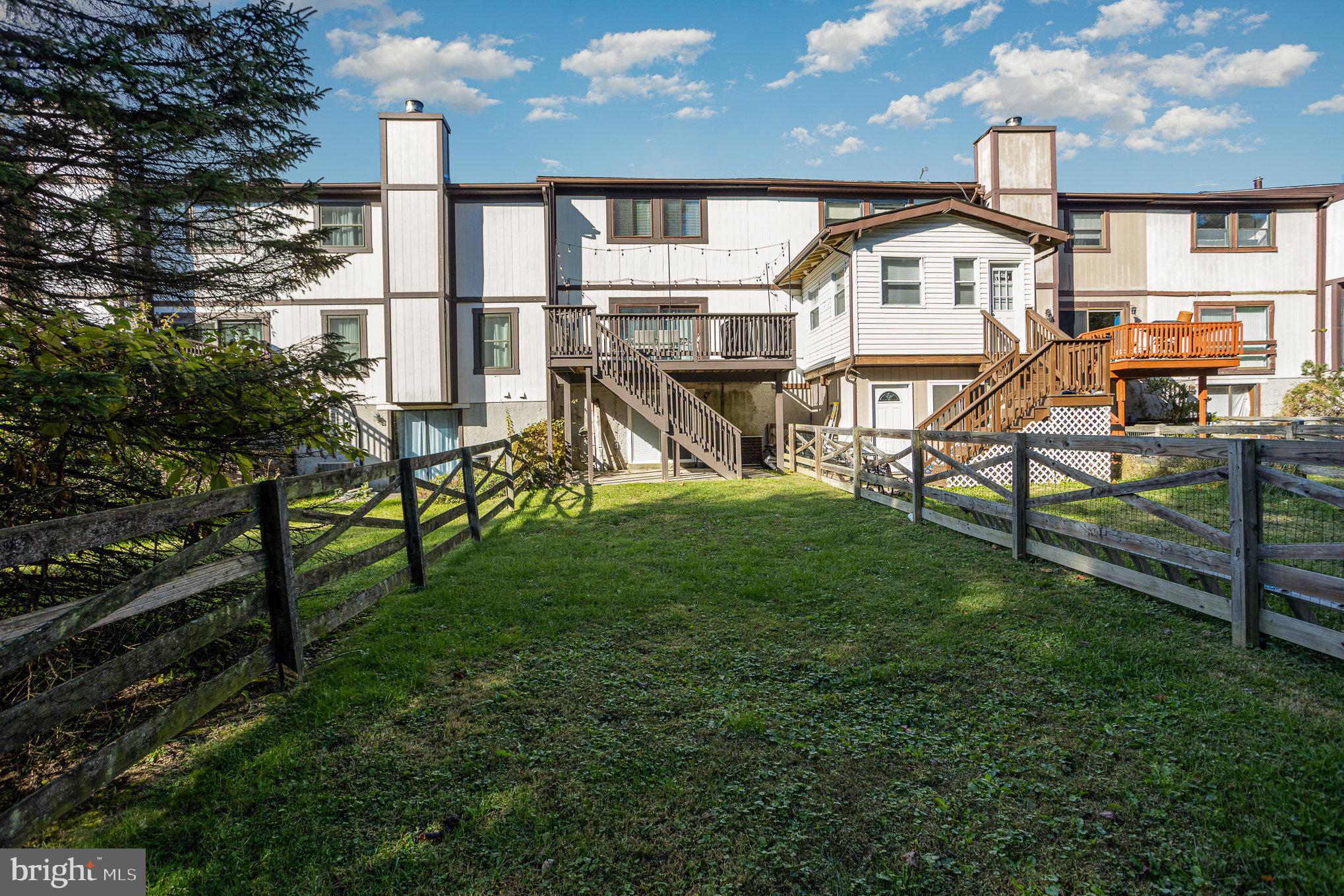 SEVEN COURTS - Residential