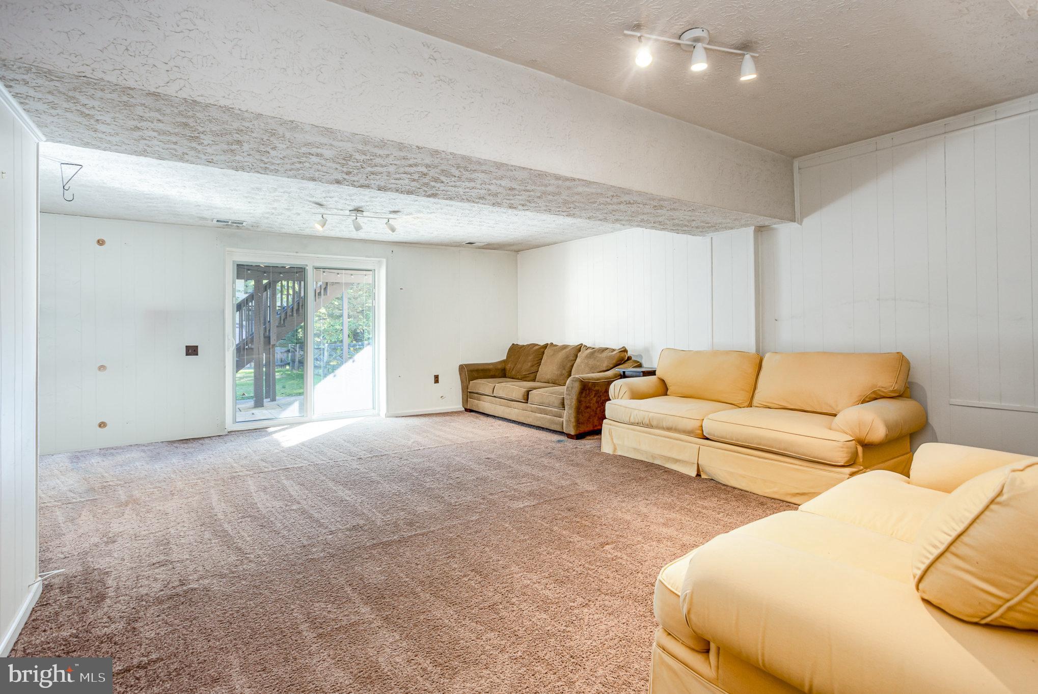 SEVEN COURTS - Residential