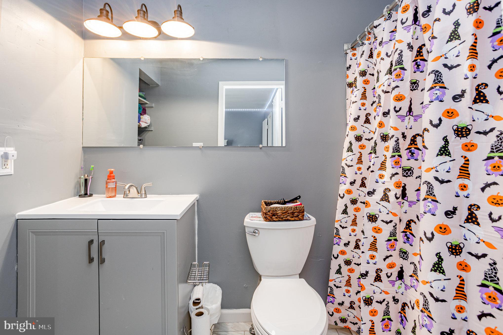 SEVEN COURTS - Residential