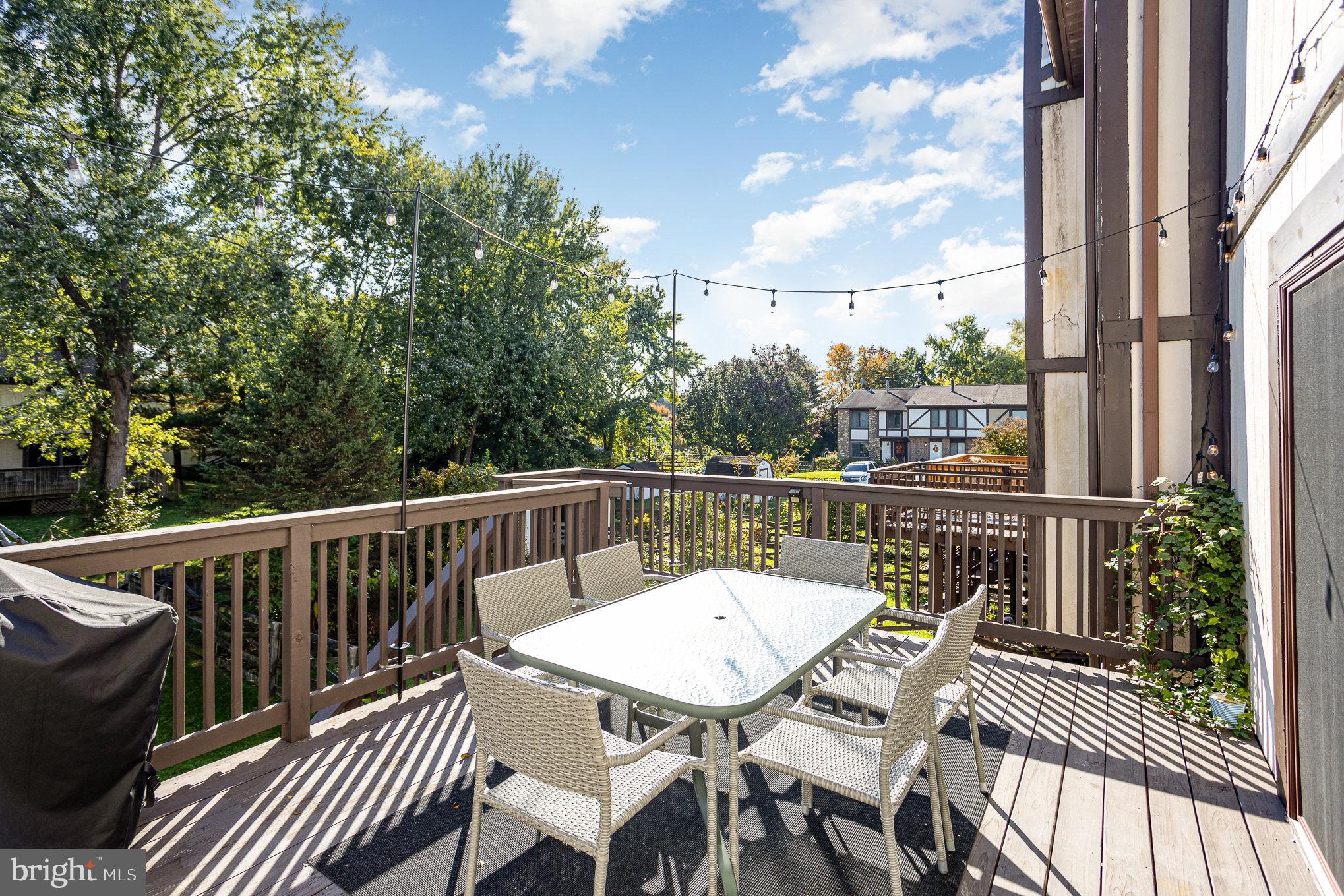 SEVEN COURTS - Residential