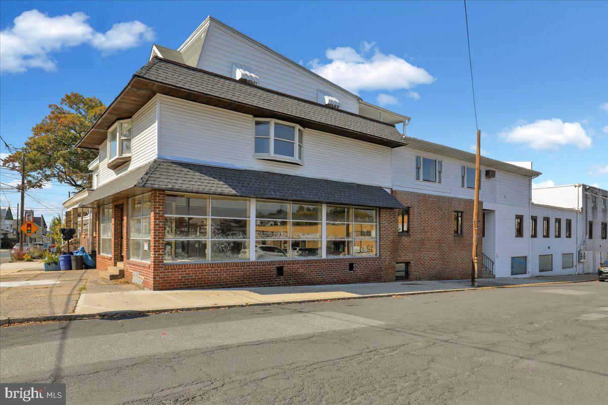 1942 W MARKET STREET