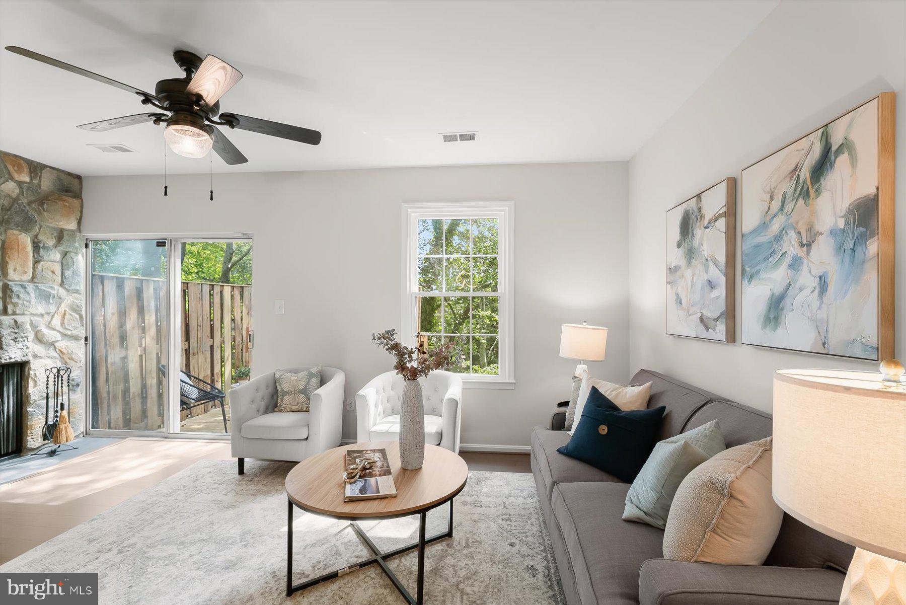 WOODLAND HILLS - Residential