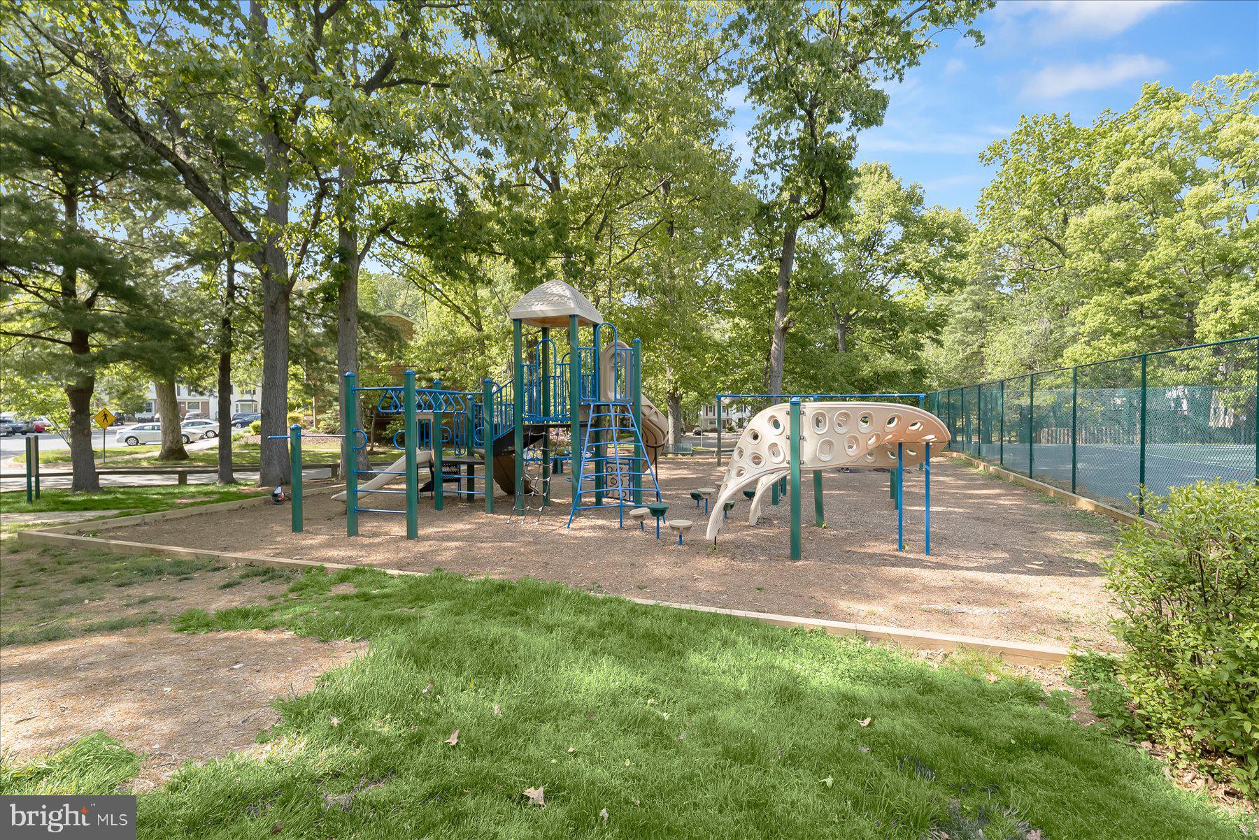 WOODLAND HILLS - Residential