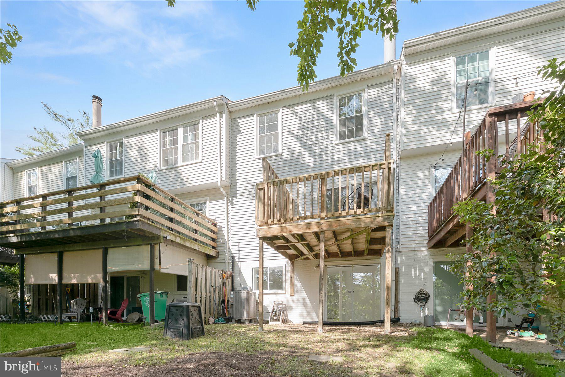 WOODLAND HILLS - Residential