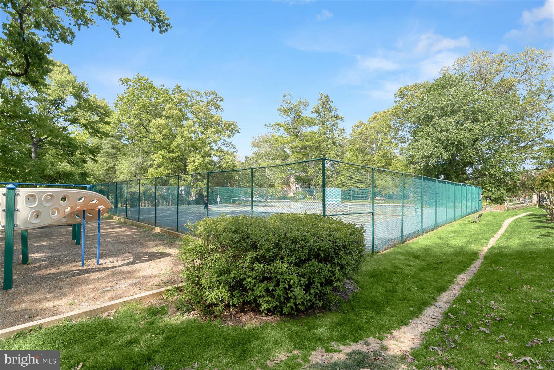 WOODLAND HILLS - Residential