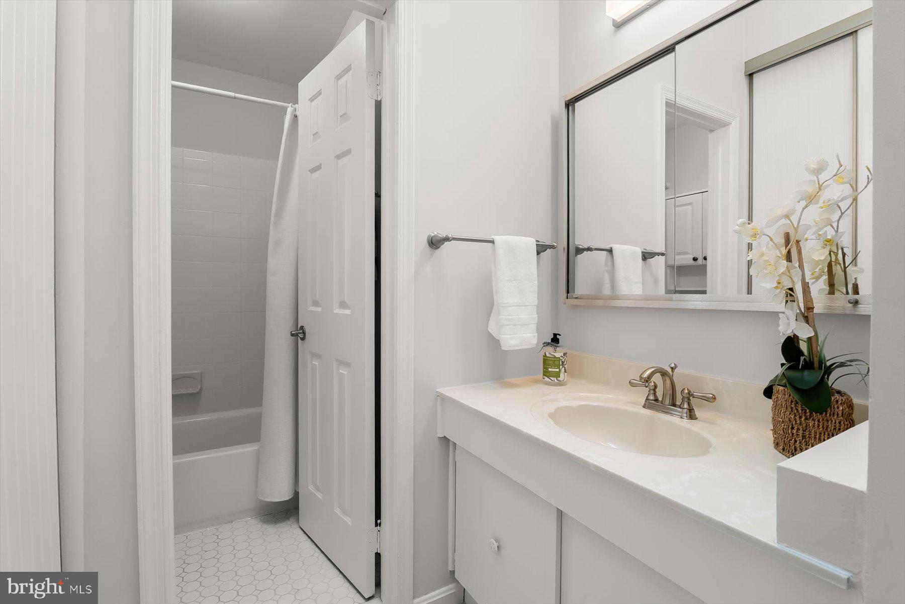 WOODLAND HILLS - Residential