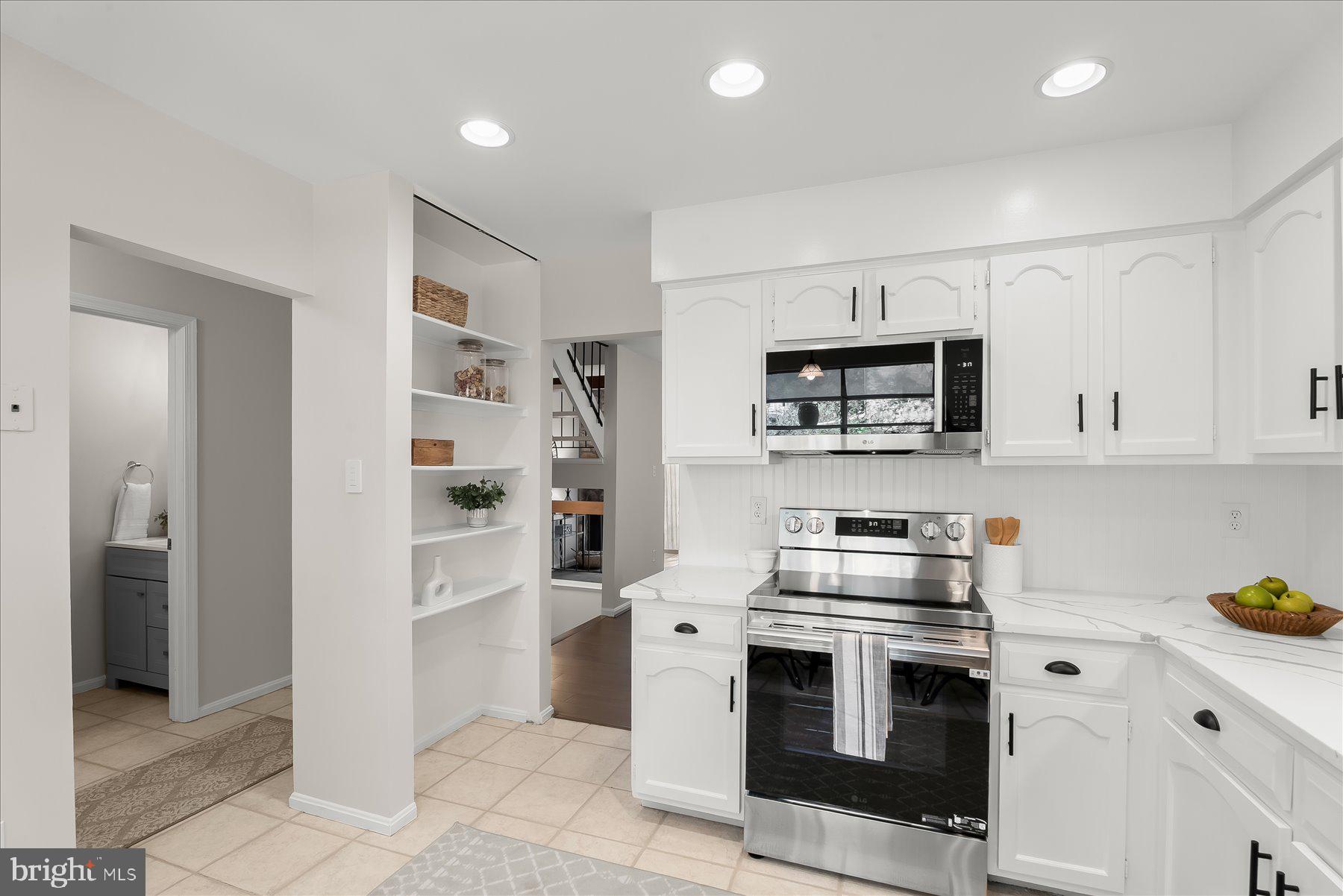 WOODLAND HILLS - Residential