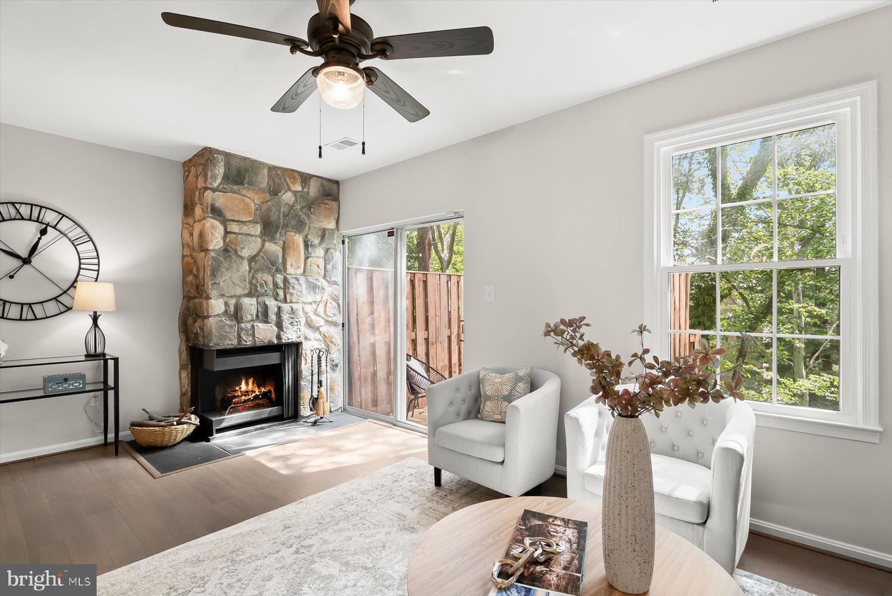 WOODLAND HILLS - Residential