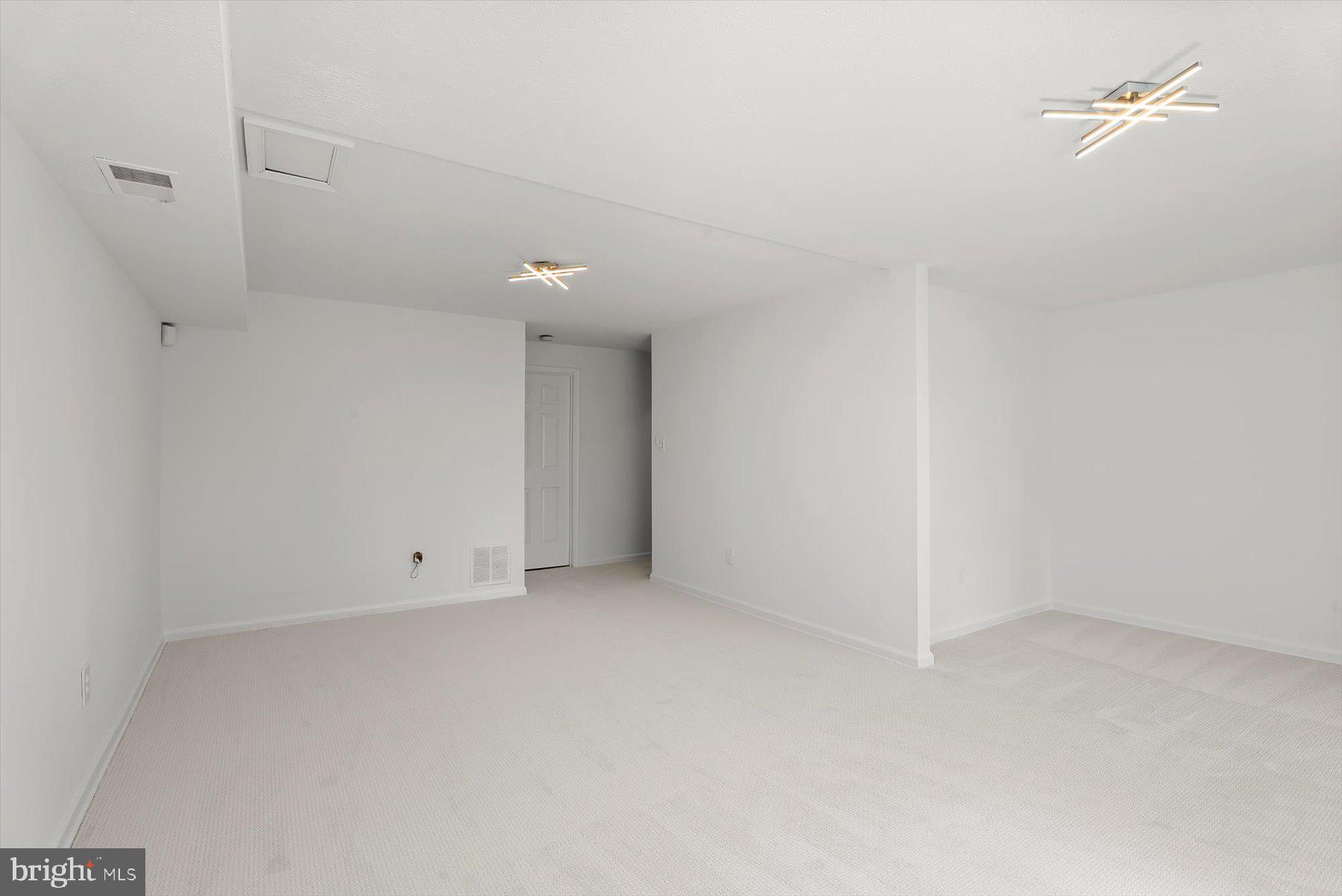 WOODLAND HILLS - Residential