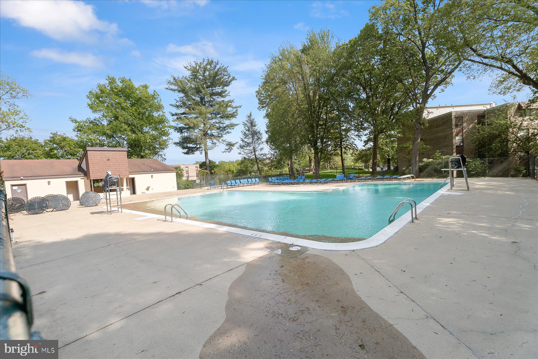 WOODLAND HILLS - Residential