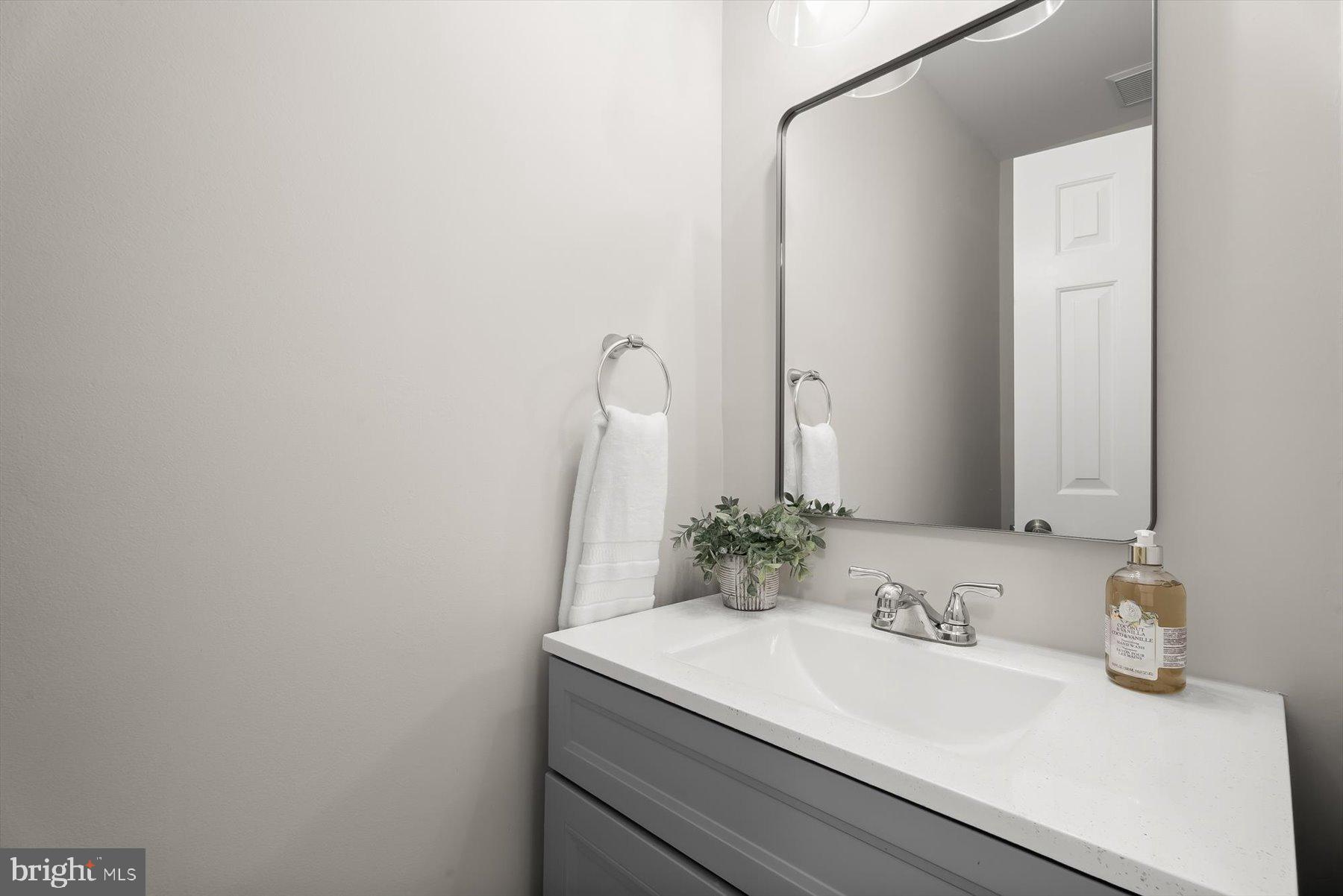 WOODLAND HILLS - Residential
