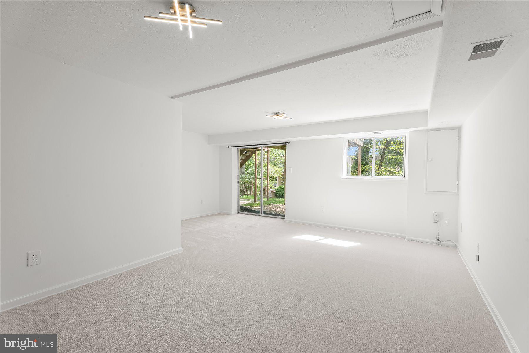 WOODLAND HILLS - Residential