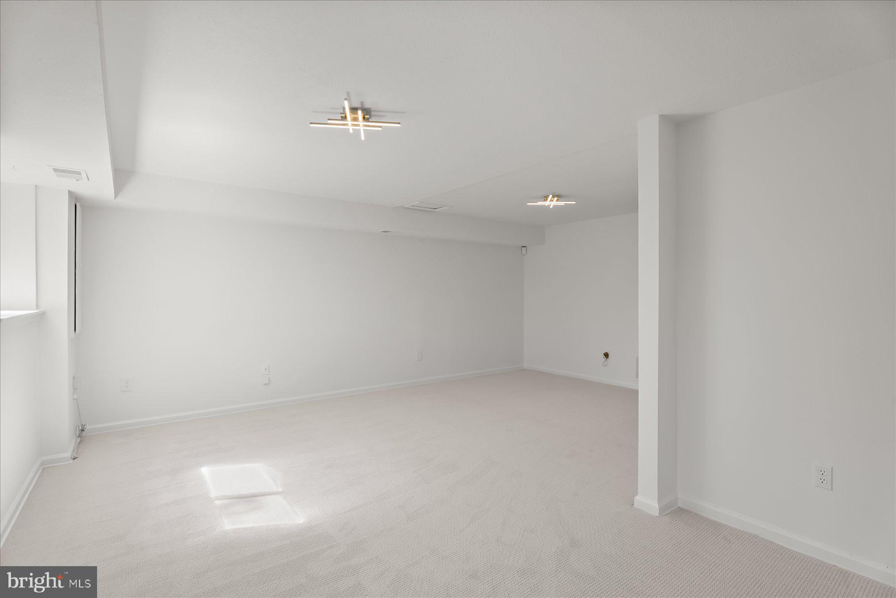 WOODLAND HILLS - Residential
