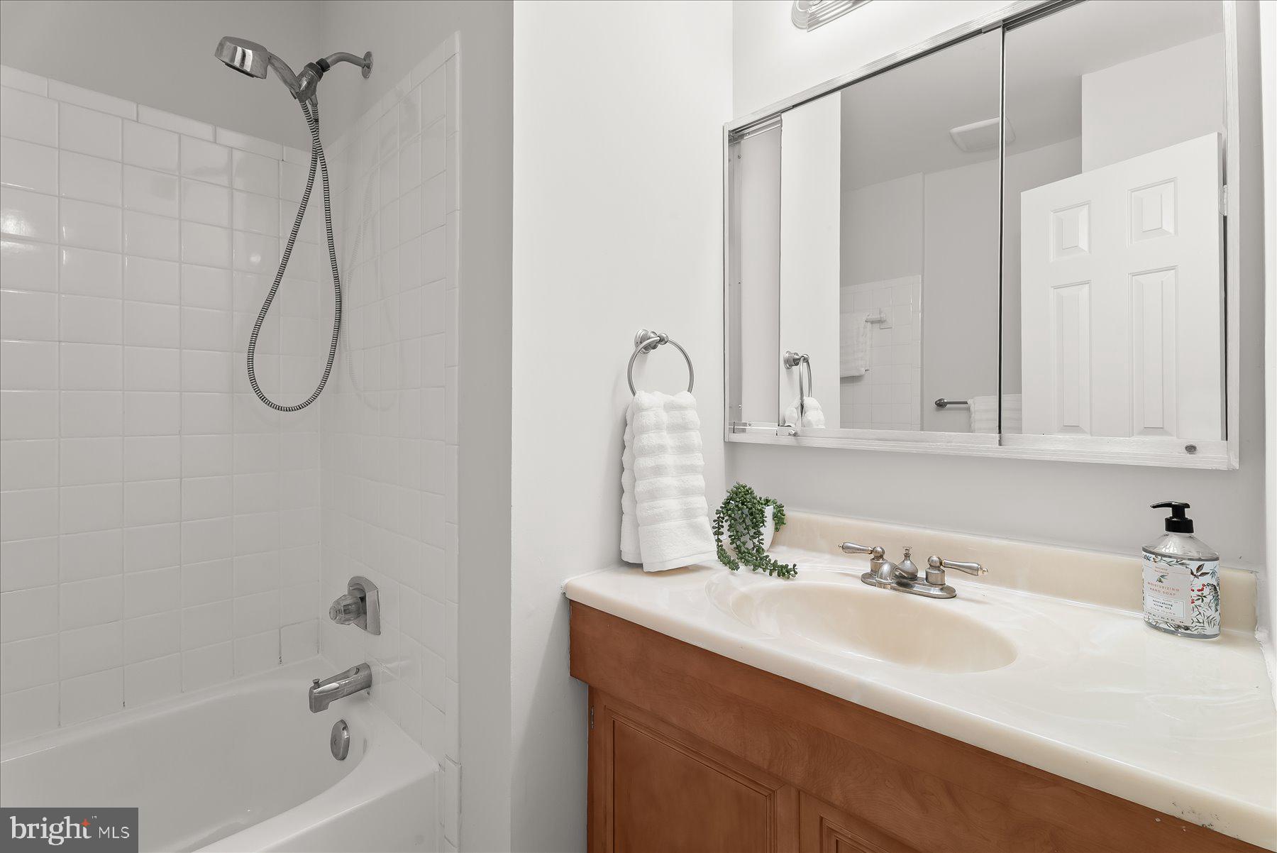 WOODLAND HILLS - Residential