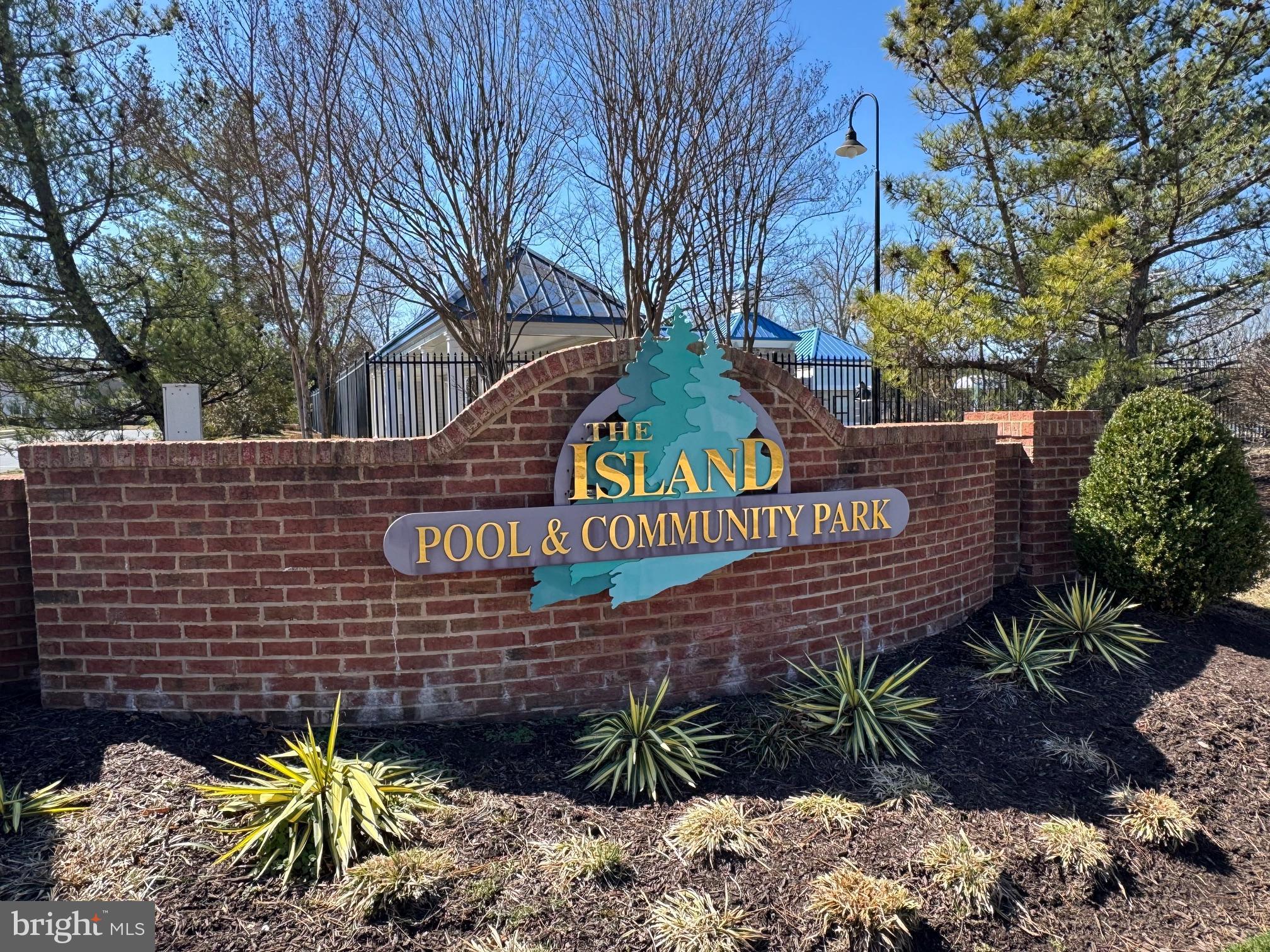 PINEDALE COURTS - Residential