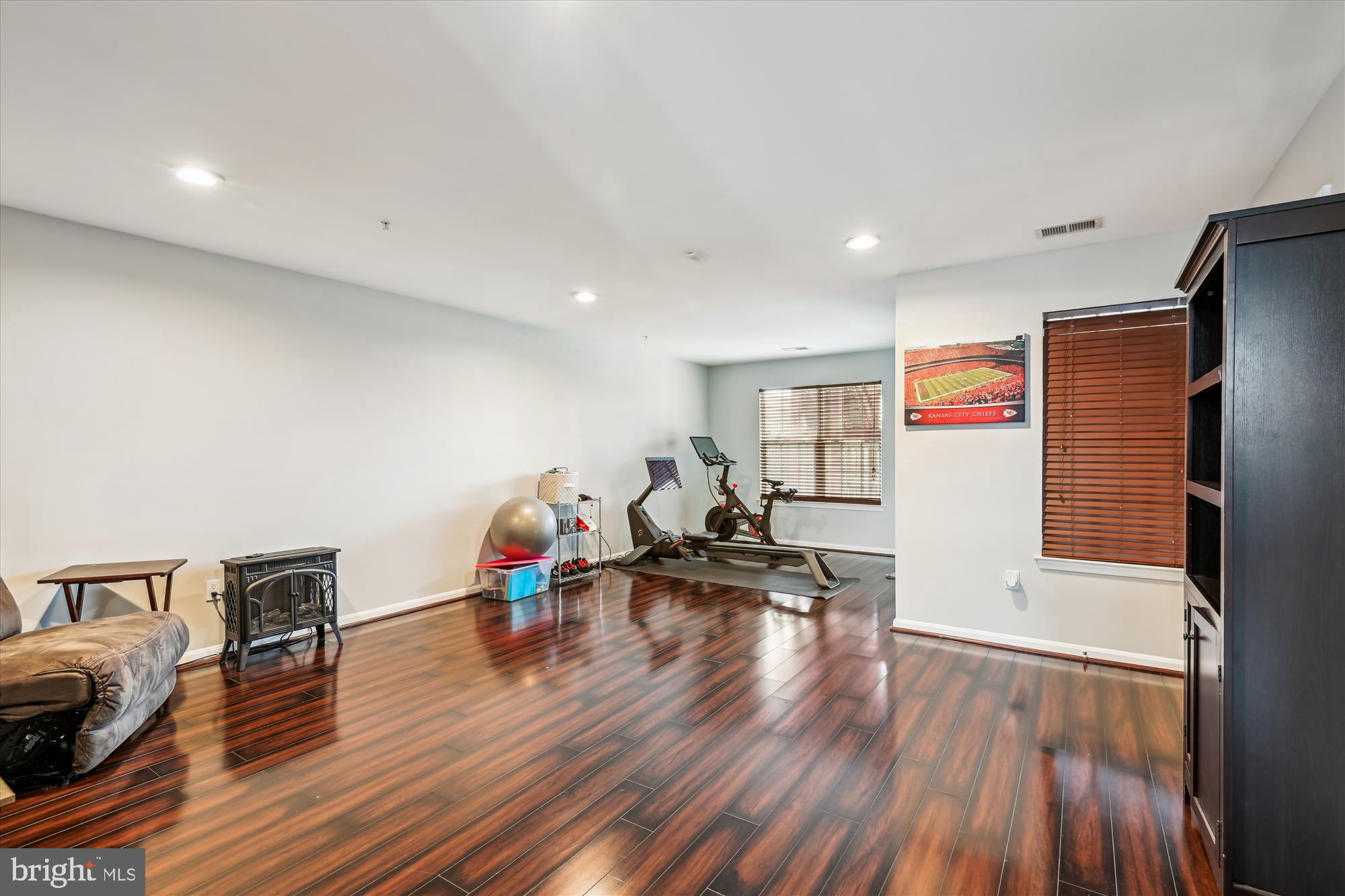 PINEDALE COURTS - Residential