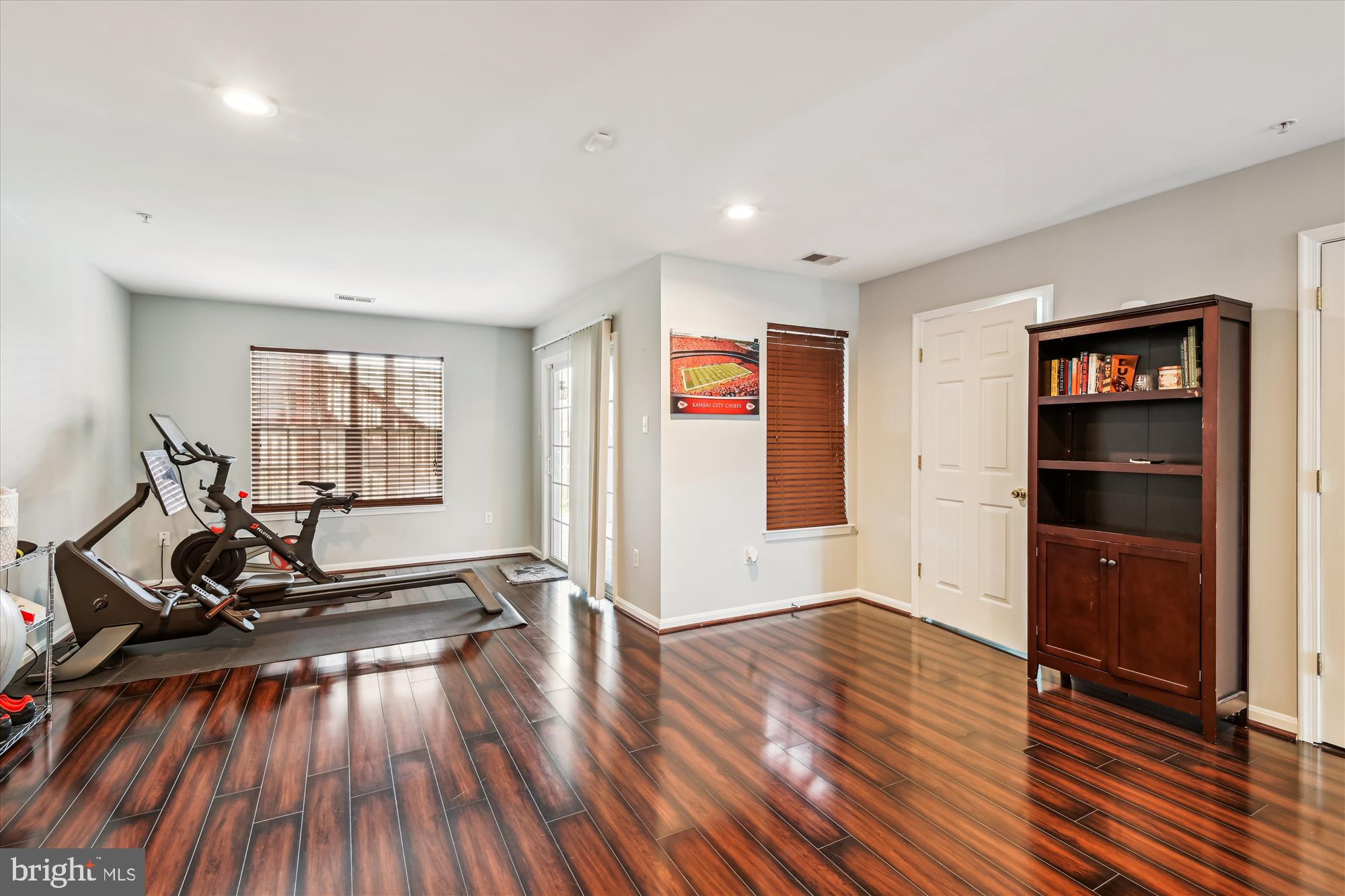 PINEDALE COURTS - Residential