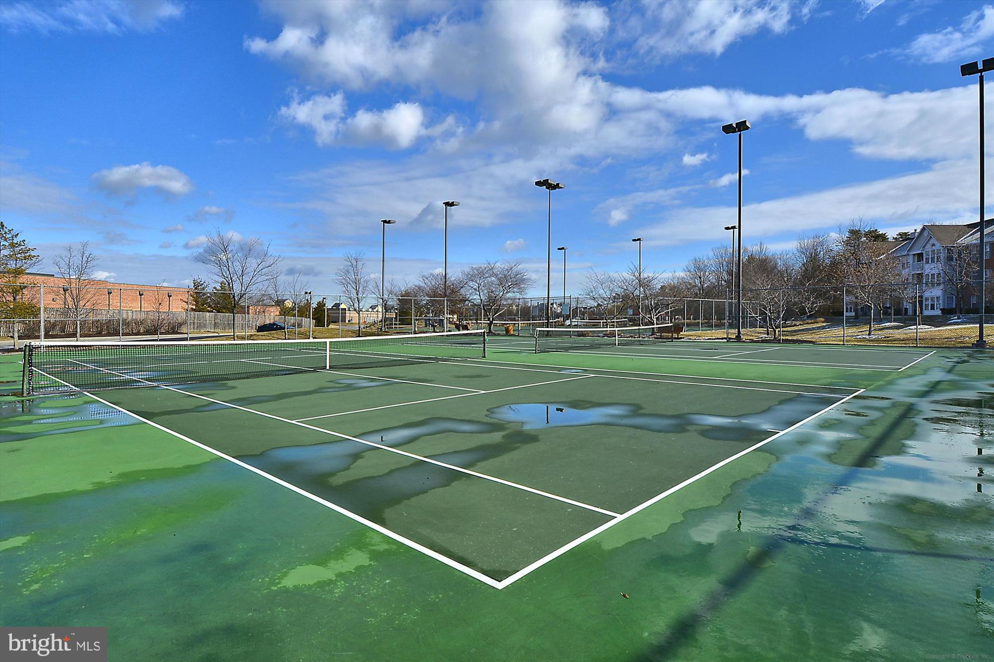 PINEDALE COURTS - Residential
