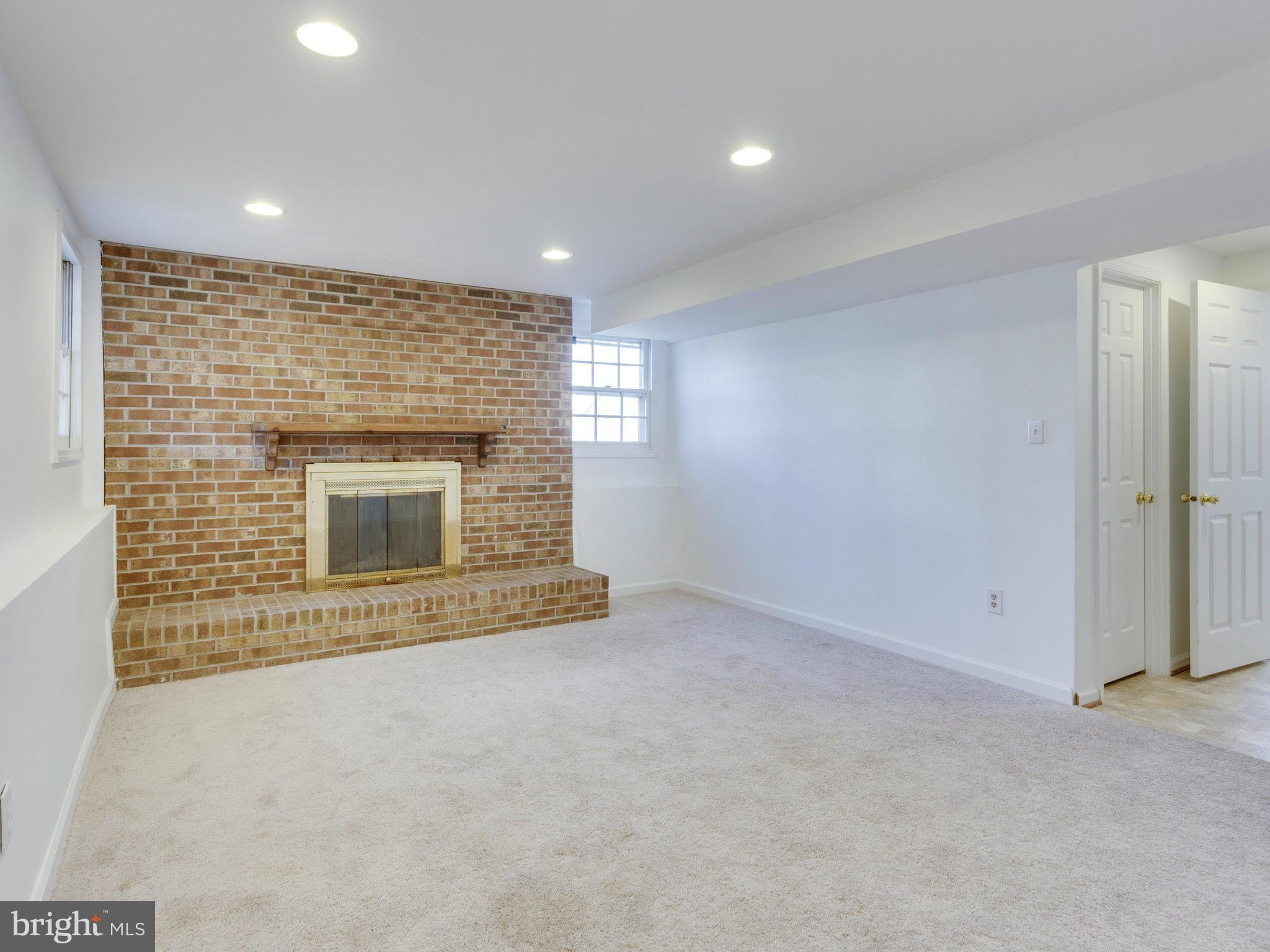 BURKE CENTRE - Residential Lease