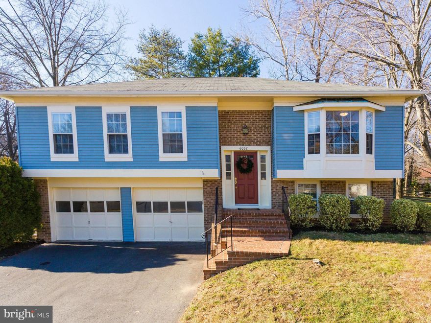 Clean and bright updated single family residence in desirable and commuter- friendly area of Burke Centre, "The Landings" .  Walk to buses and the VRE is within a mile.   New granite in kitchen, a nice sized yard with newly stained deck overlooks playground equipment in the backyard. HOME IS NO LONGER AVAILABLE. LEASE SIGNING TOMORROW AT 11.