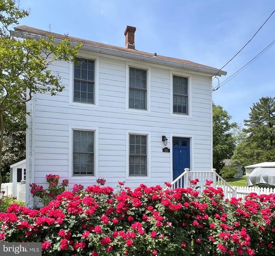 Bright and clean, this 2 bedroom 1 1/2 bath home with a very large yard is the perfect retreat from the city!  Easy maintenance, recently updated, painted, sided, and ready to move into, It is so close to the Strand where you can sit and watch the boats go by! or throw in your kayak!  New kitchen with new appliances, newly sided offering additional insulation, deck 13 x 10, and shed (8 x 10). Yard fenced with white Oxford style picket fence.  Move right in!