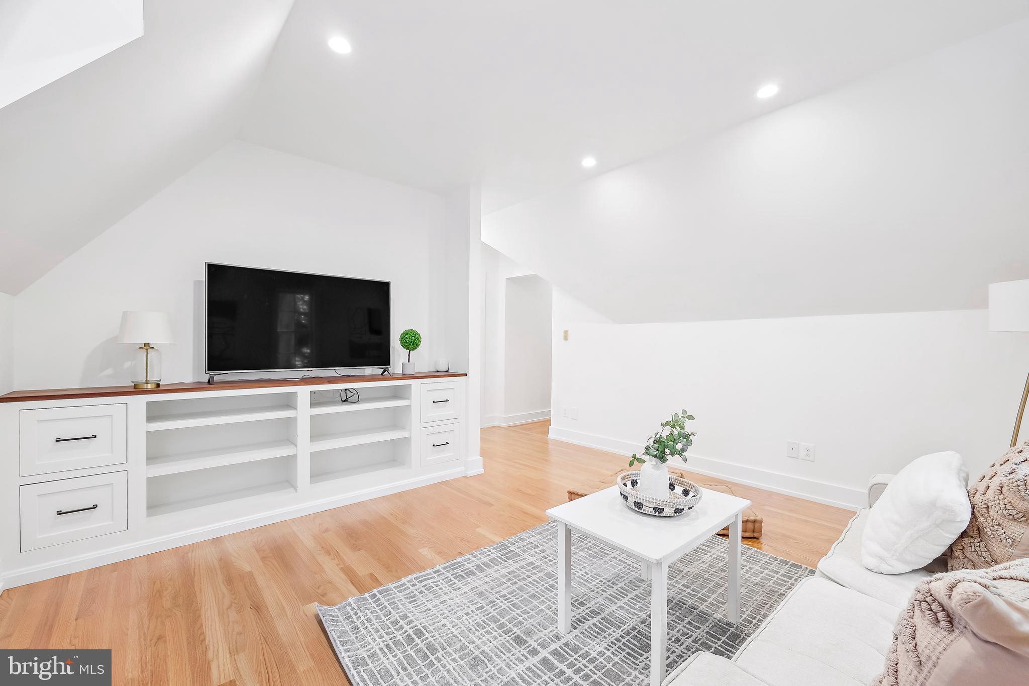 LAURELFORD - Residential