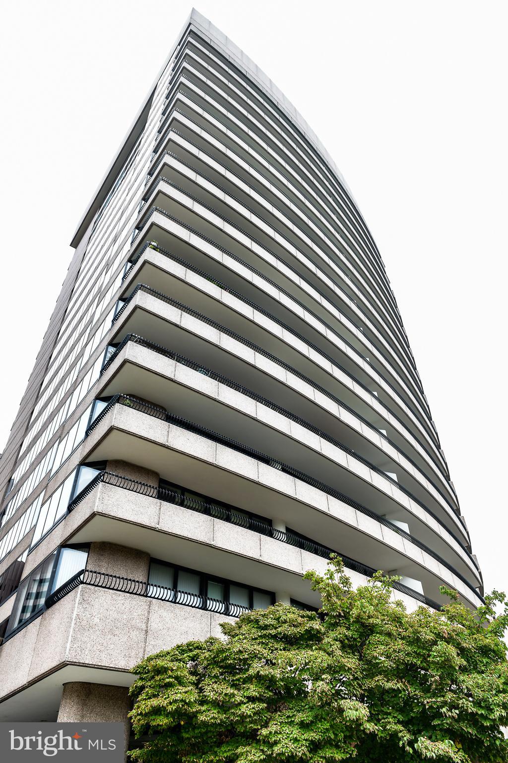 CRYSTAL CITY - Residential Lease