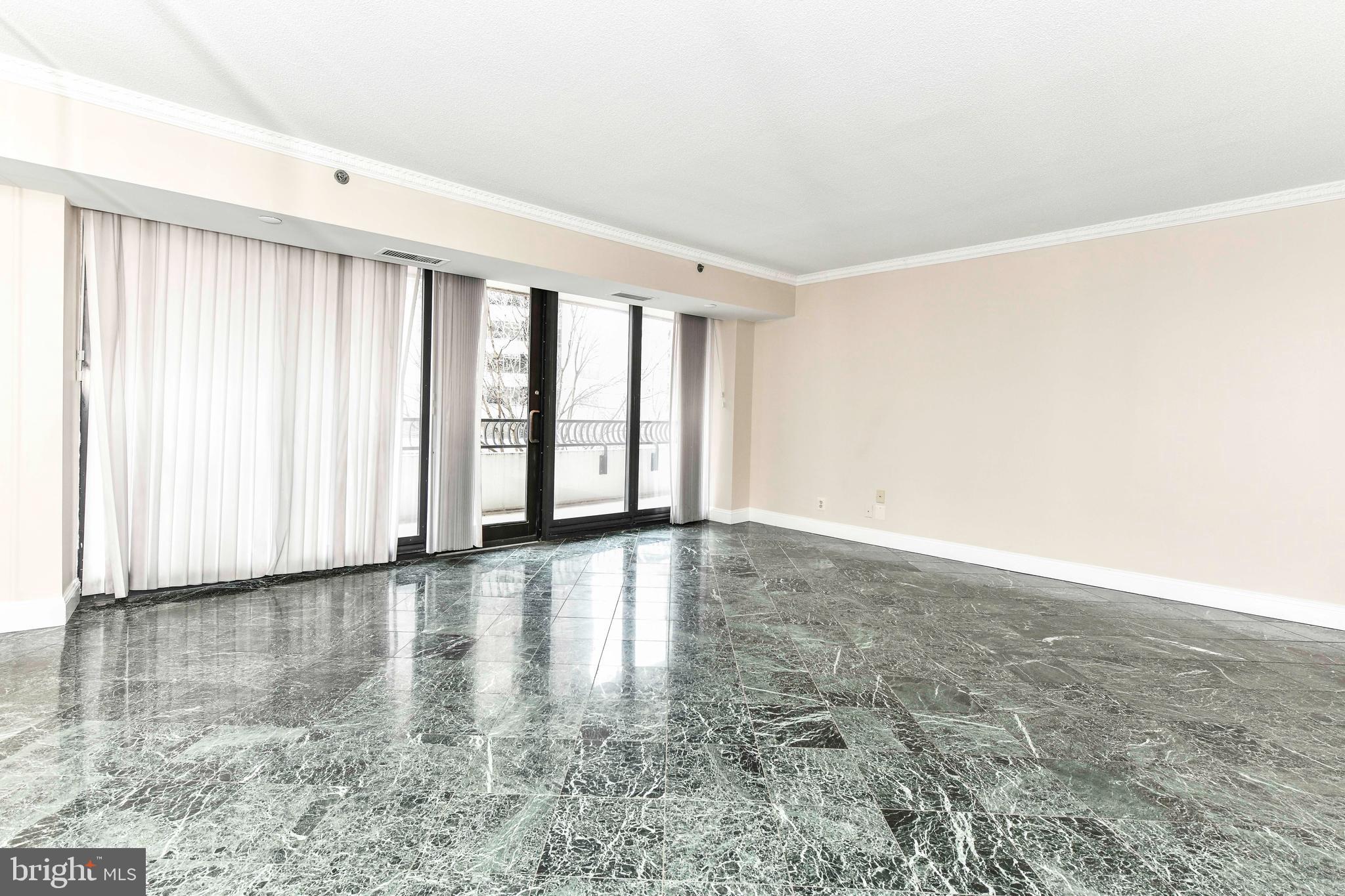 CRYSTAL CITY - Residential Lease