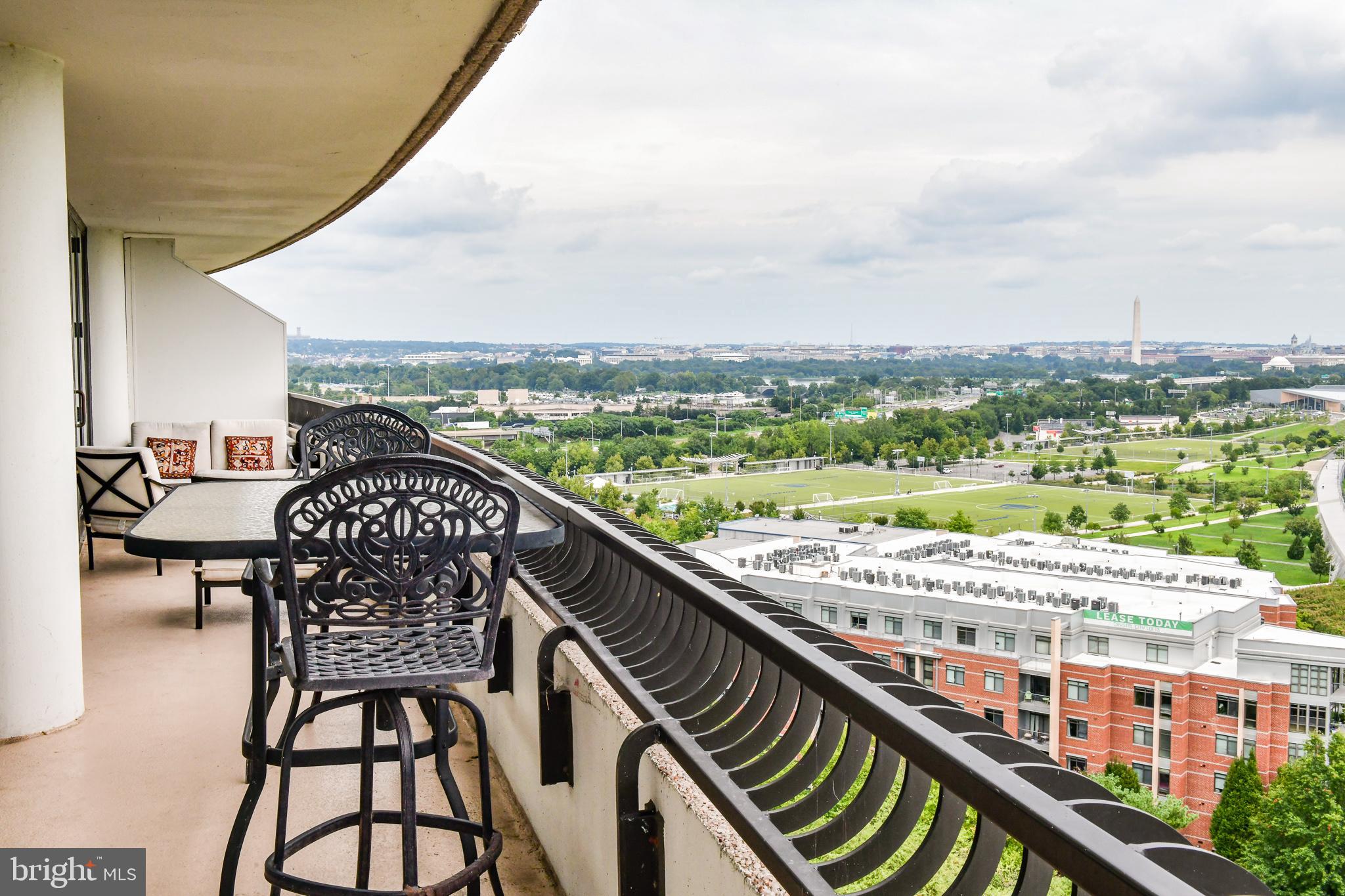 CRYSTAL CITY - Residential Lease