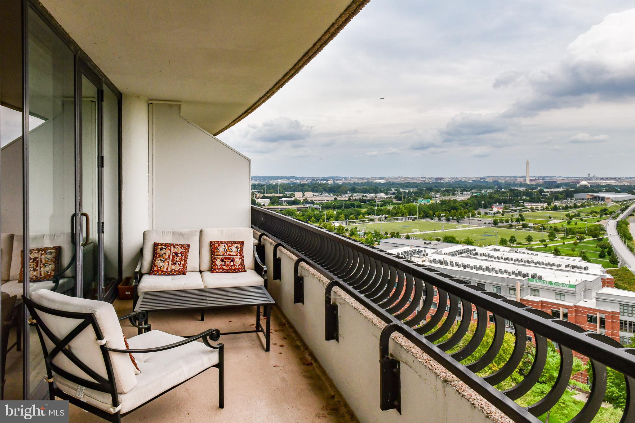 CRYSTAL CITY - Residential Lease