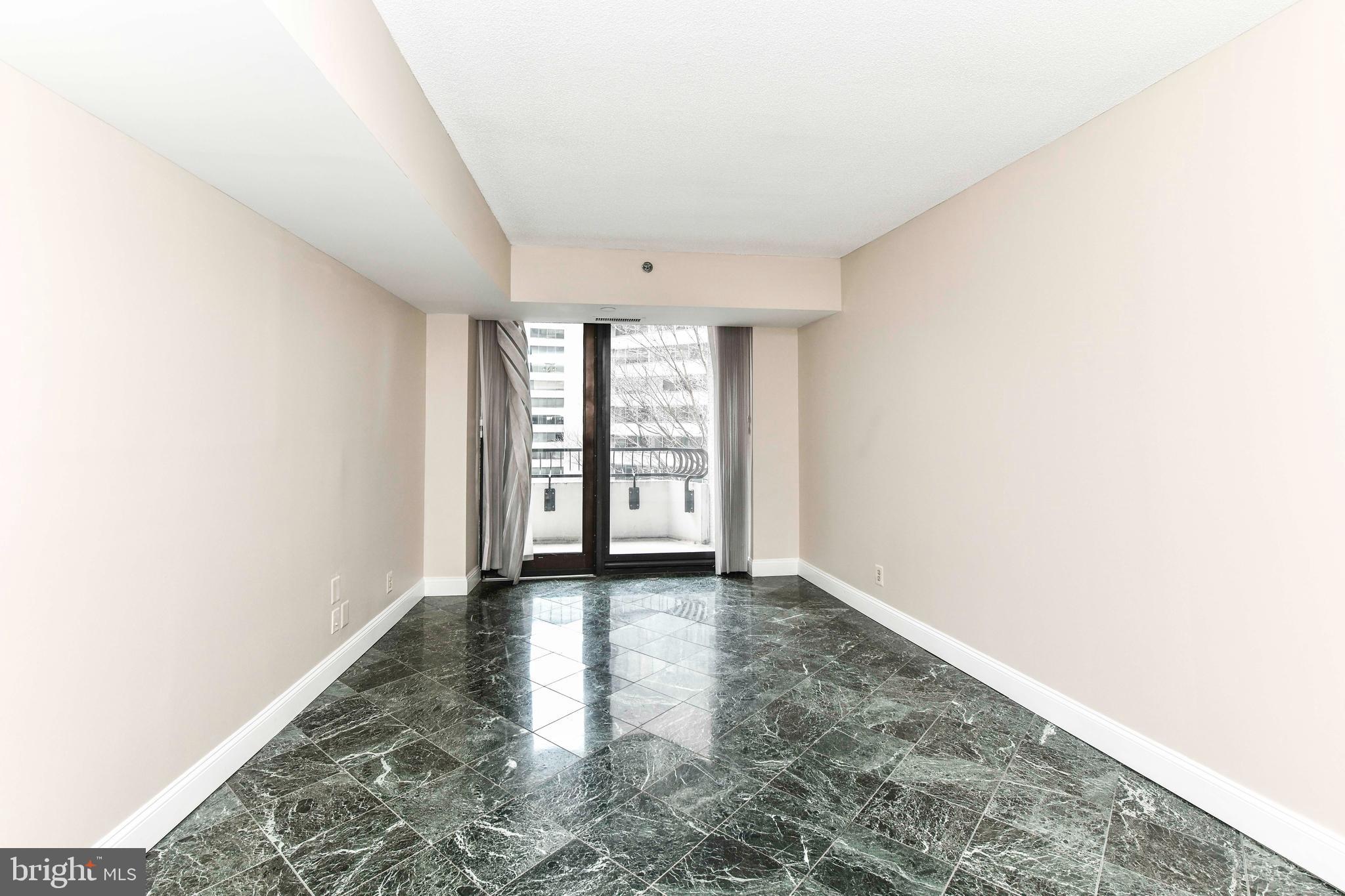 CRYSTAL CITY - Residential Lease