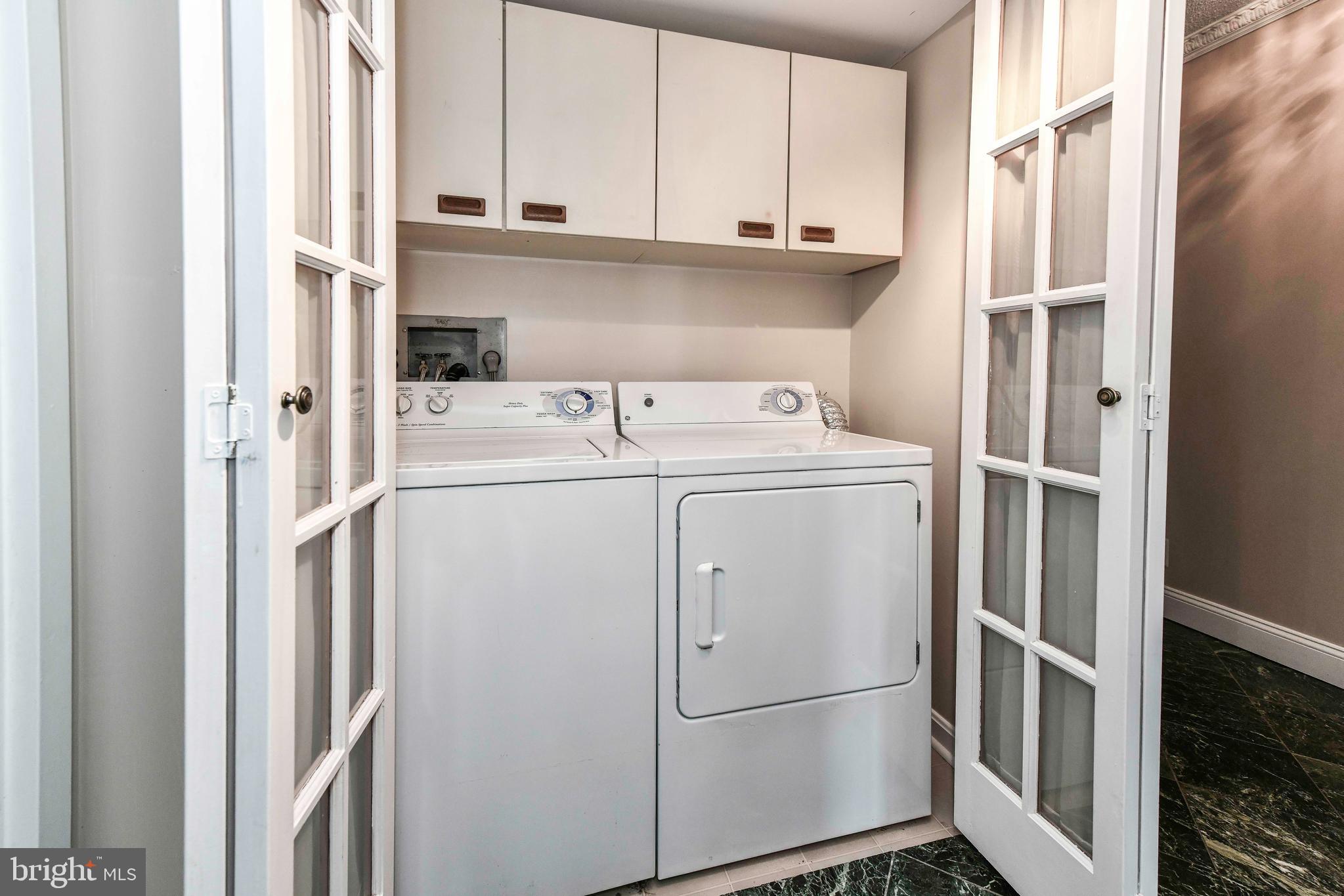 CRYSTAL CITY - Residential Lease