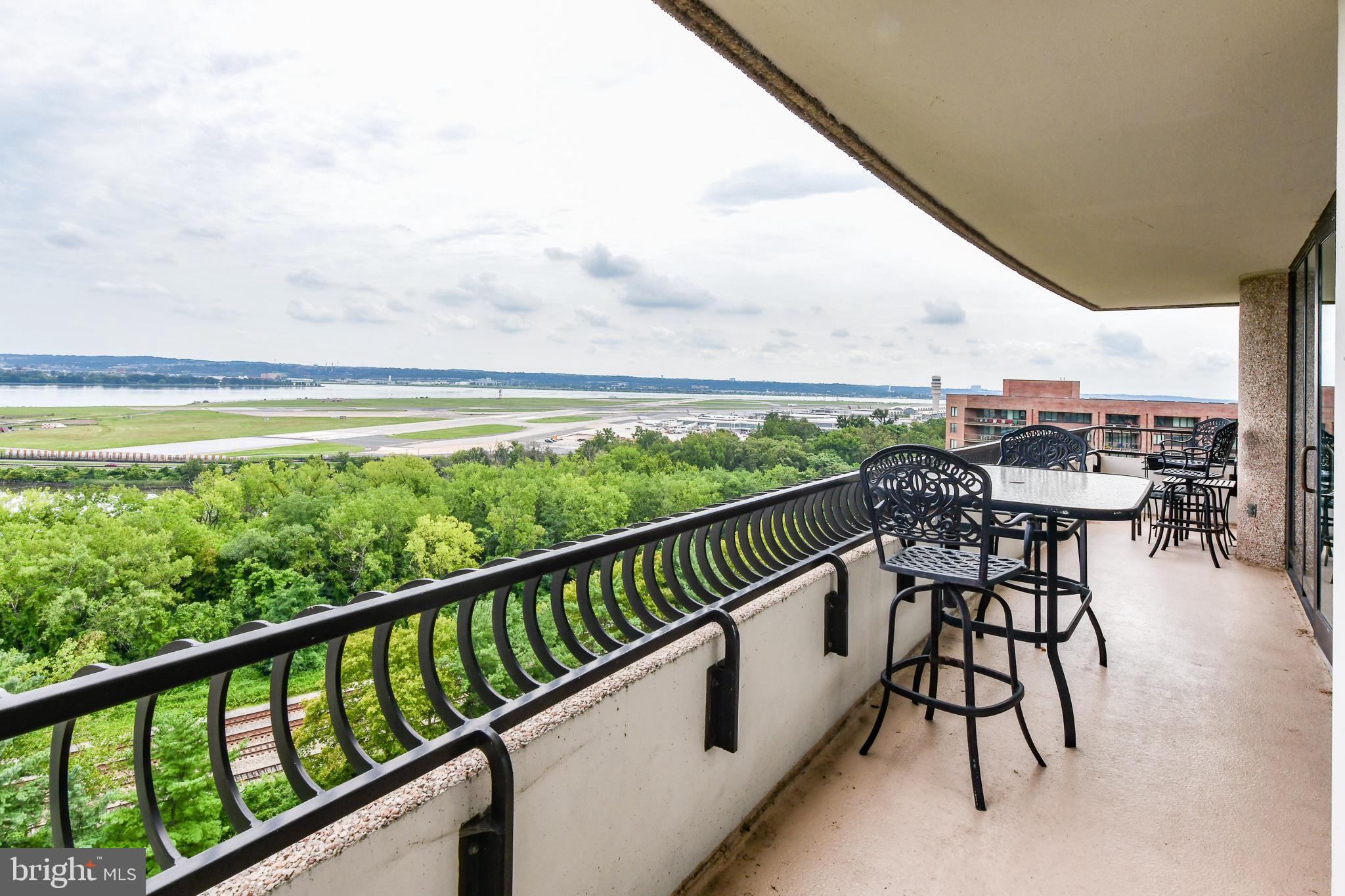 CRYSTAL CITY - Residential Lease