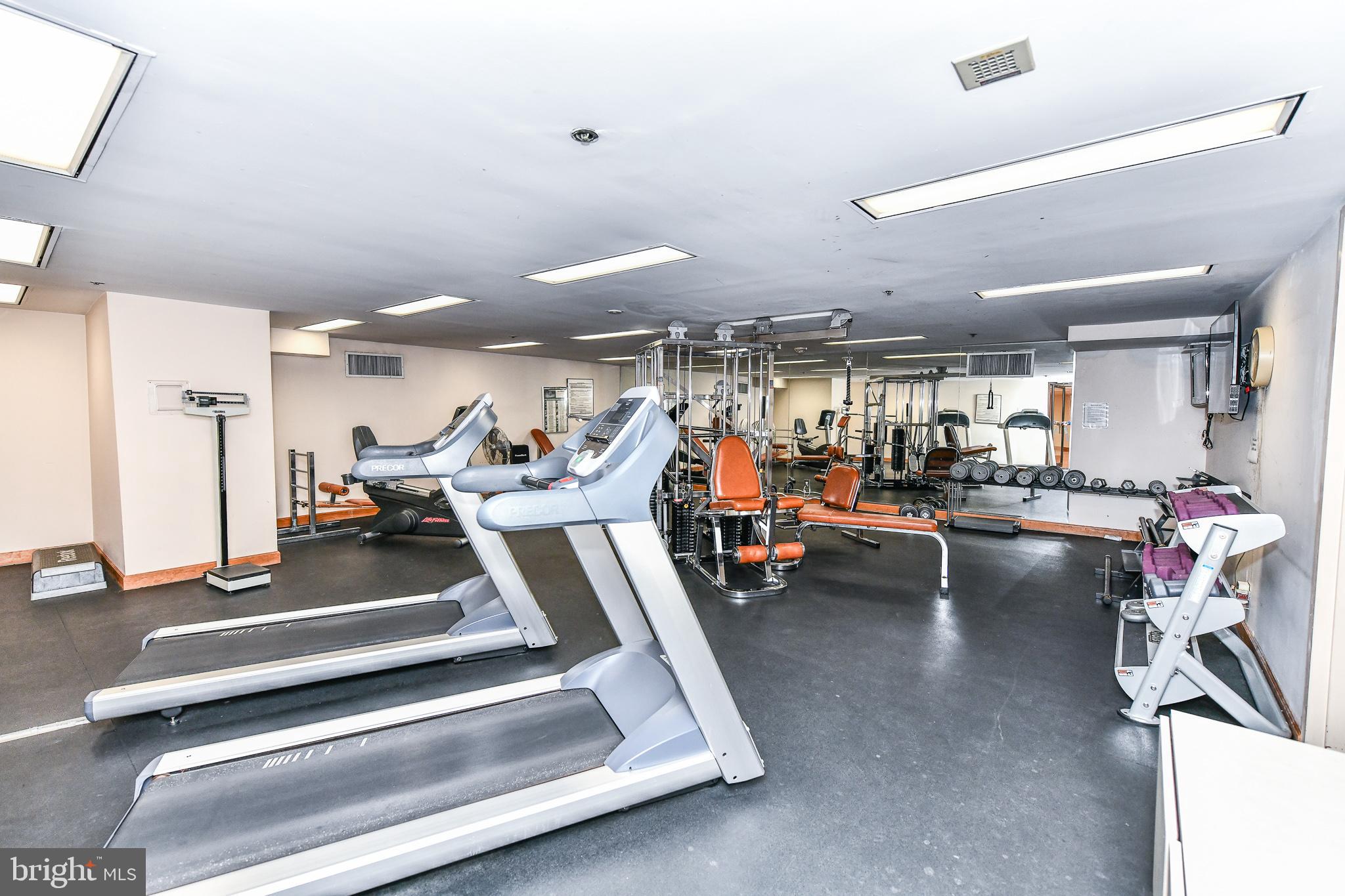 CRYSTAL CITY - Residential Lease