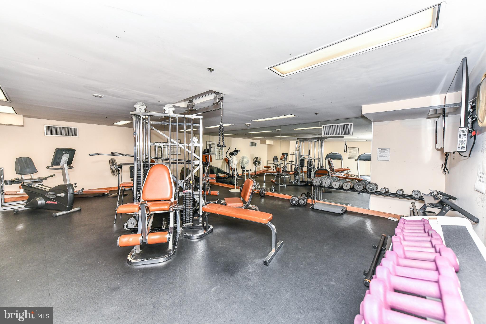 CRYSTAL CITY - Residential Lease