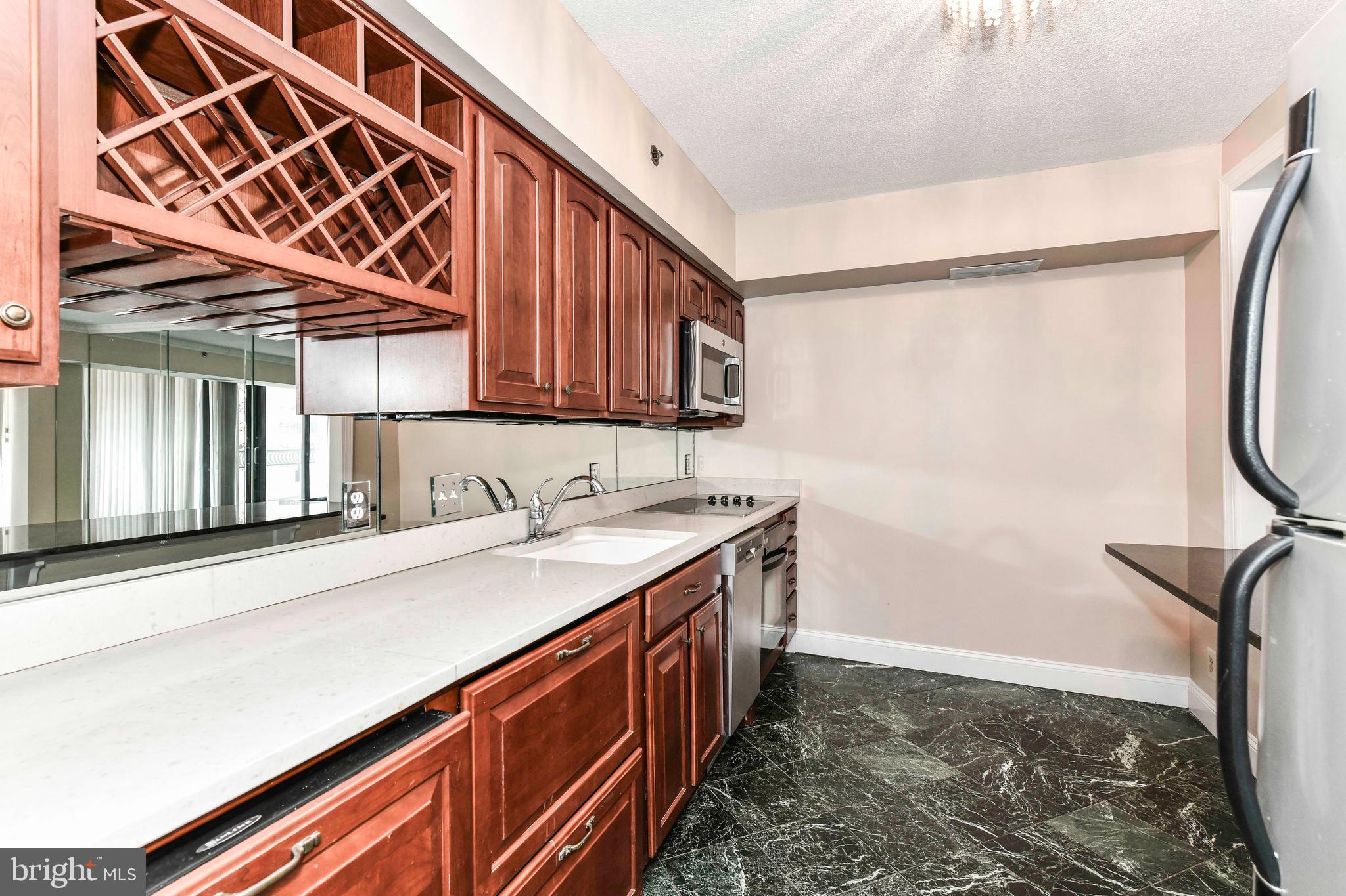 CRYSTAL CITY - Residential Lease