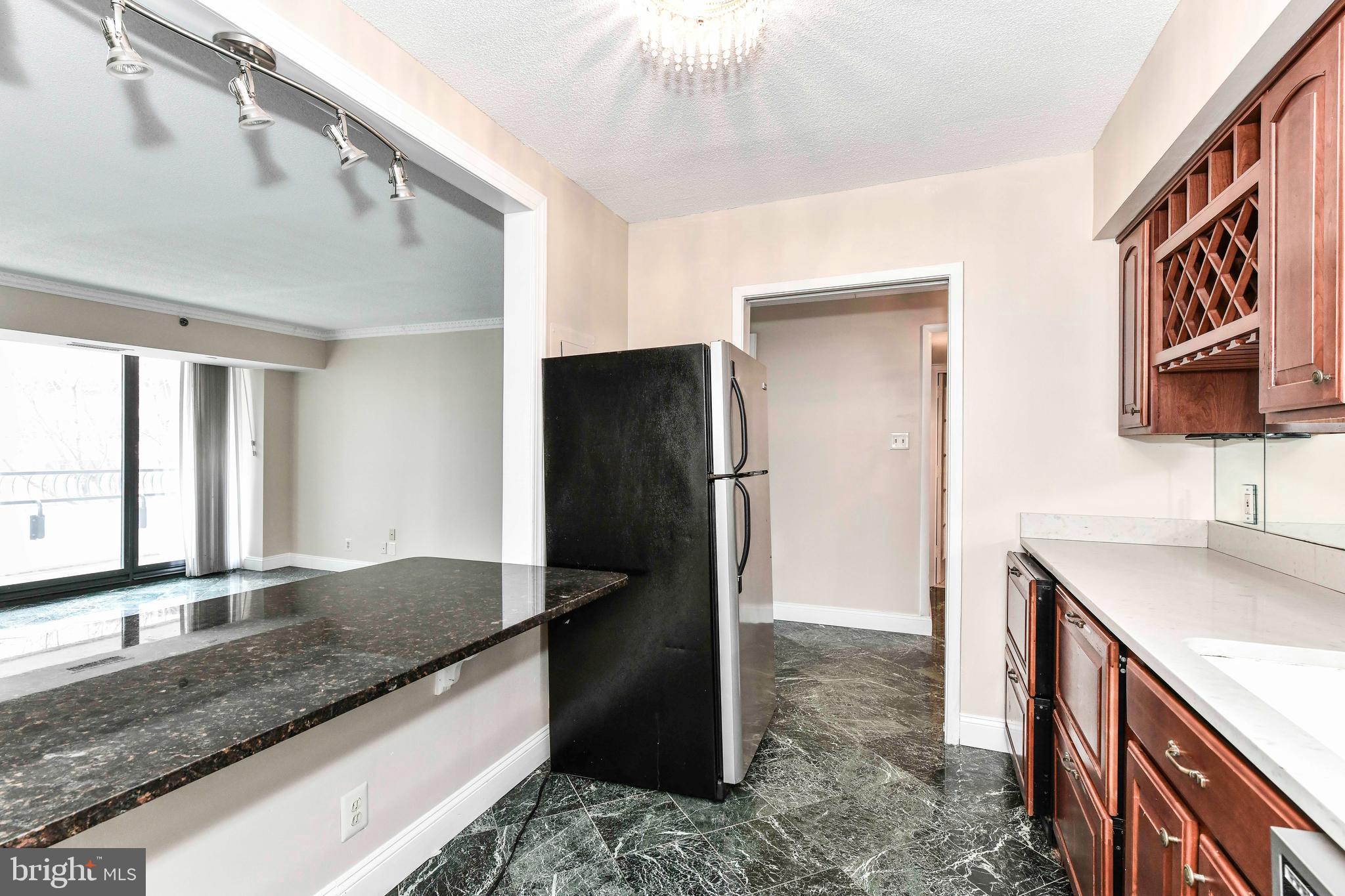 CRYSTAL CITY - Residential Lease