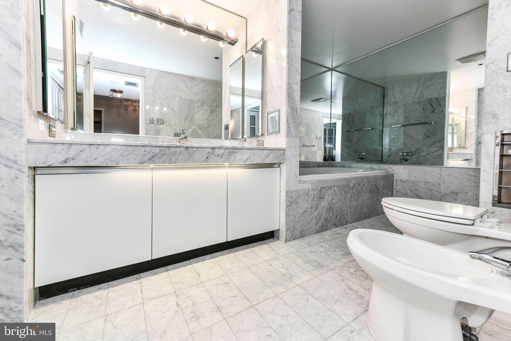 CRYSTAL CITY - Residential Lease