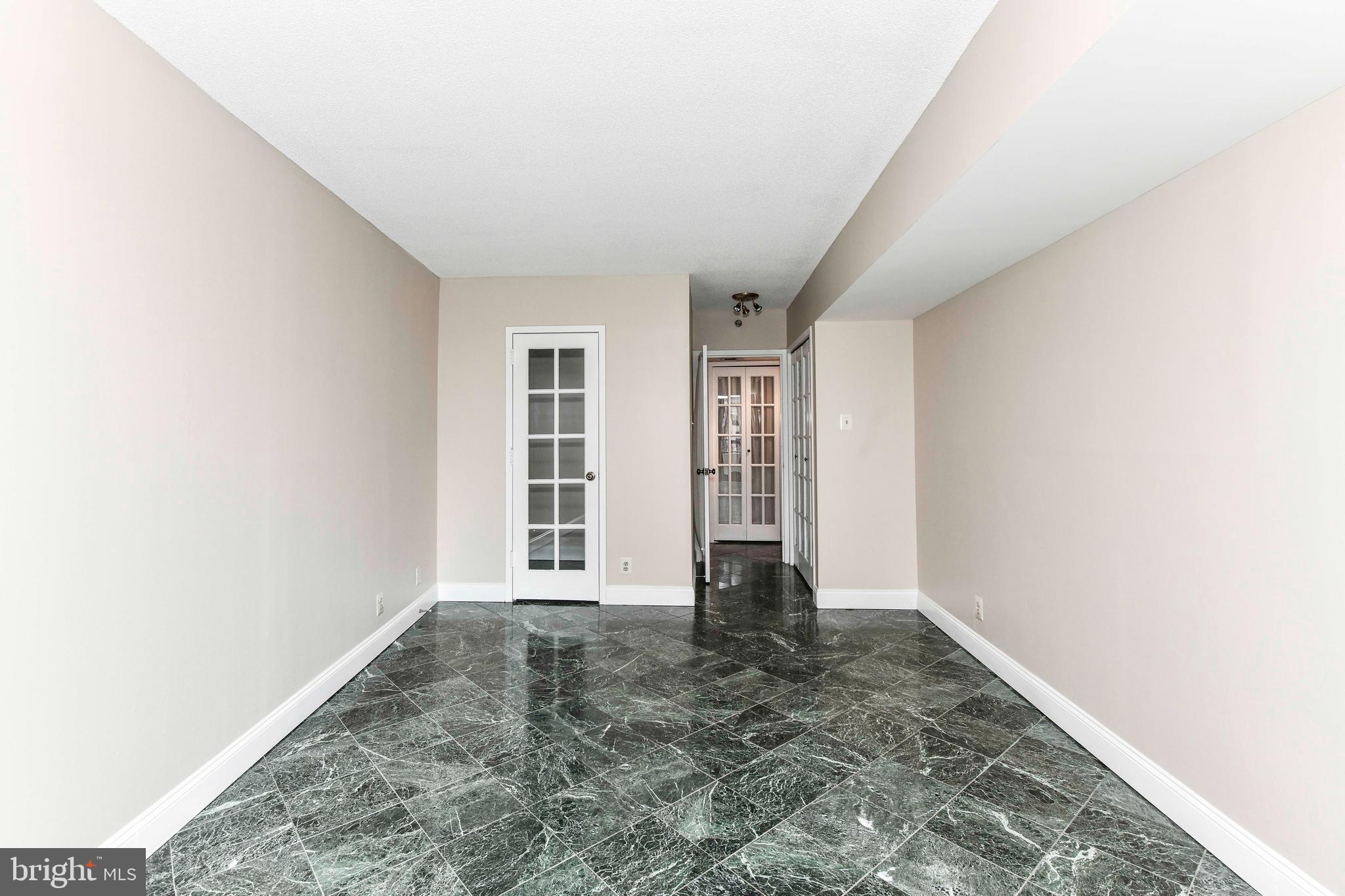 CRYSTAL CITY - Residential Lease