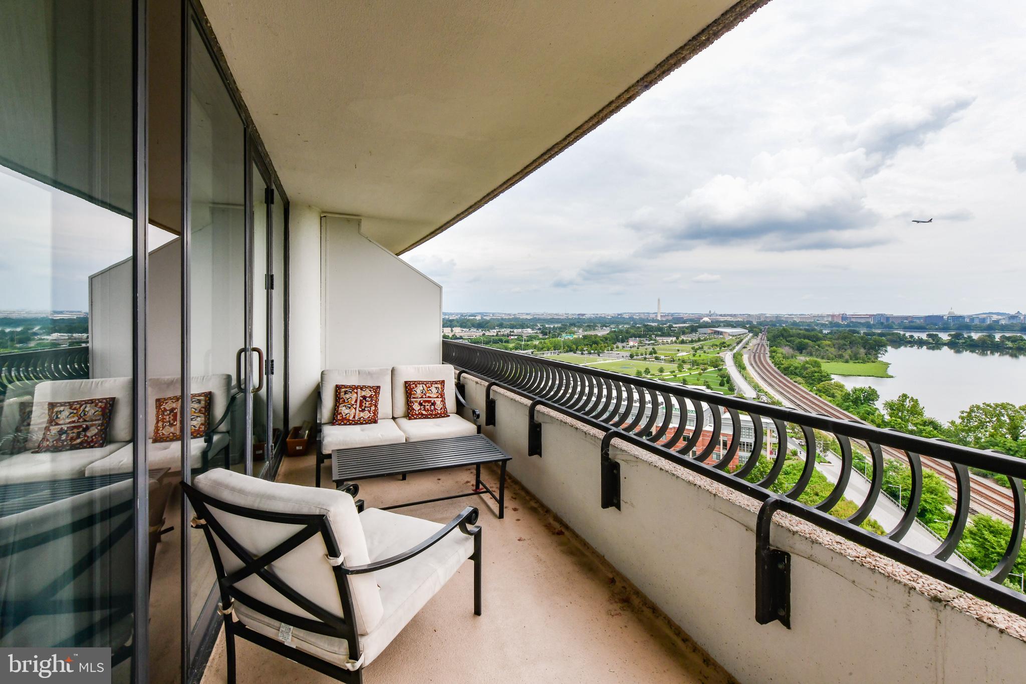 CRYSTAL CITY - Residential Lease