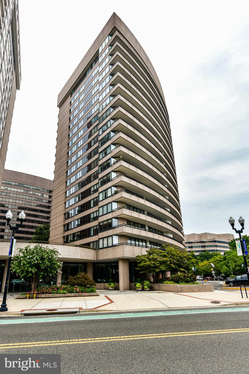 CRYSTAL CITY - Residential Lease