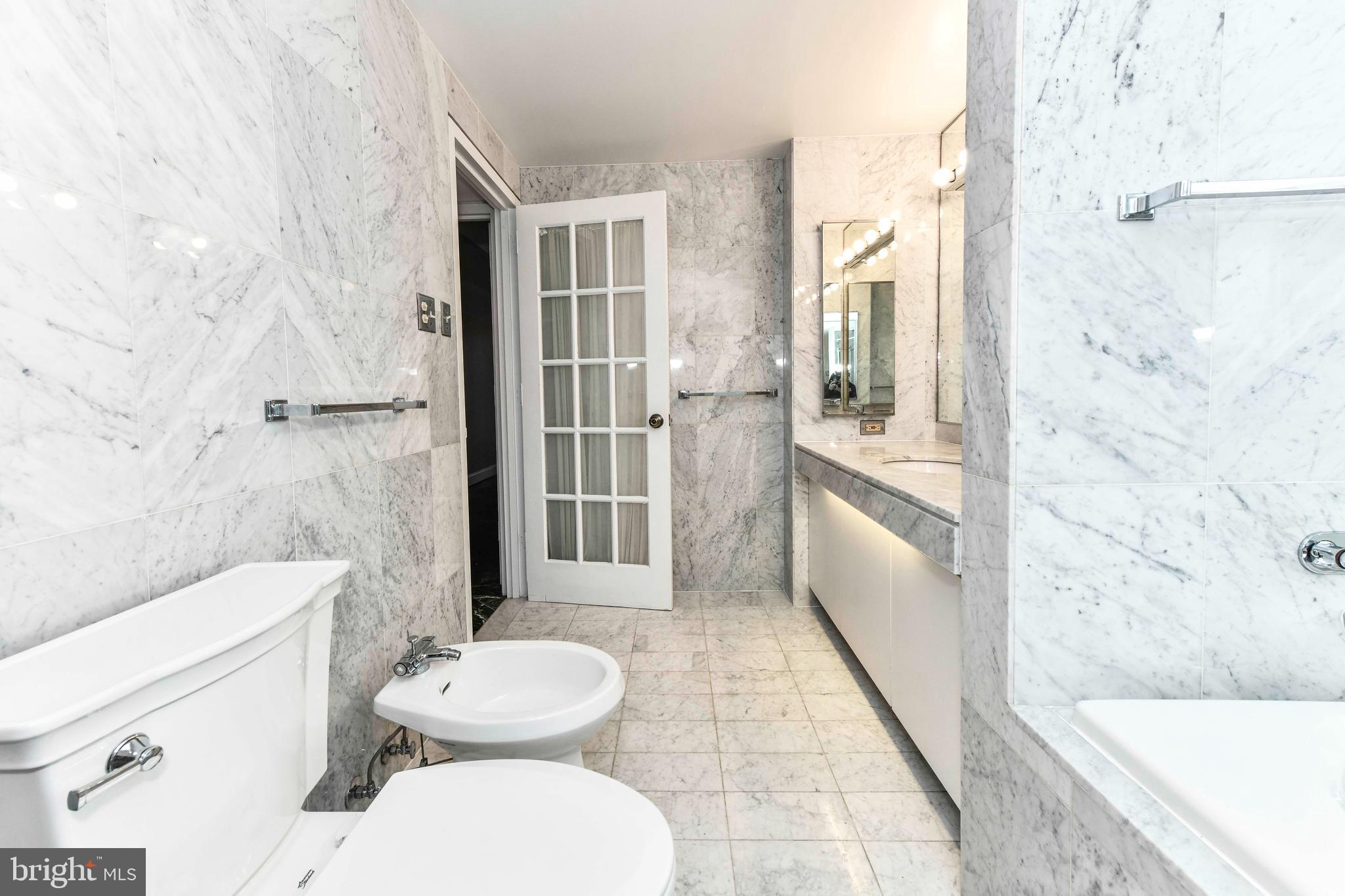 CRYSTAL CITY - Residential Lease