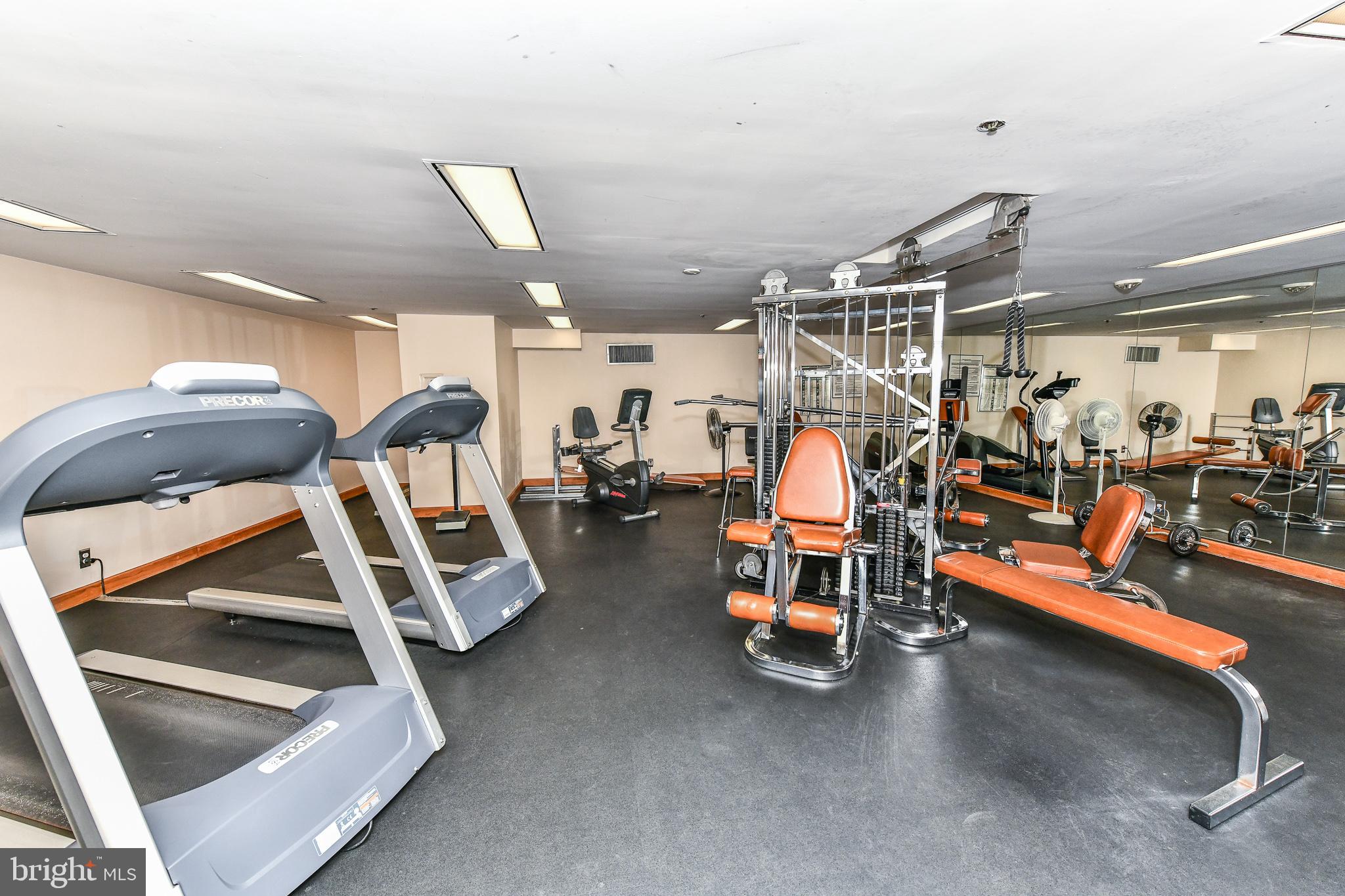 CRYSTAL CITY - Residential Lease