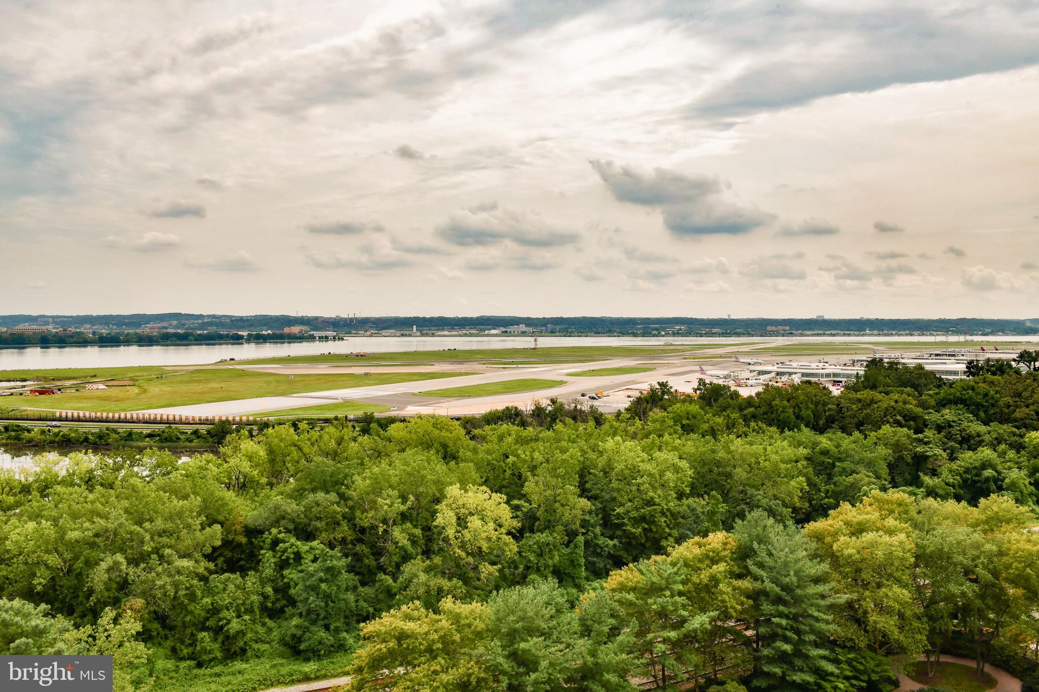 CRYSTAL CITY - Residential Lease