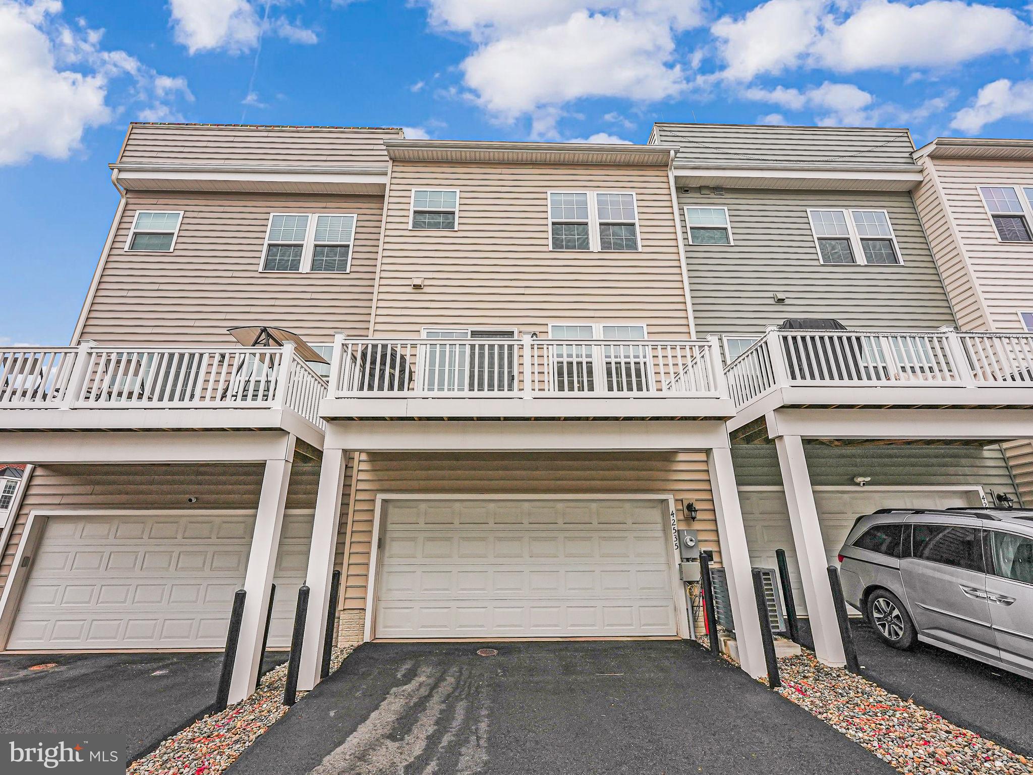 ARCOLA TOWN CENTER - Residential