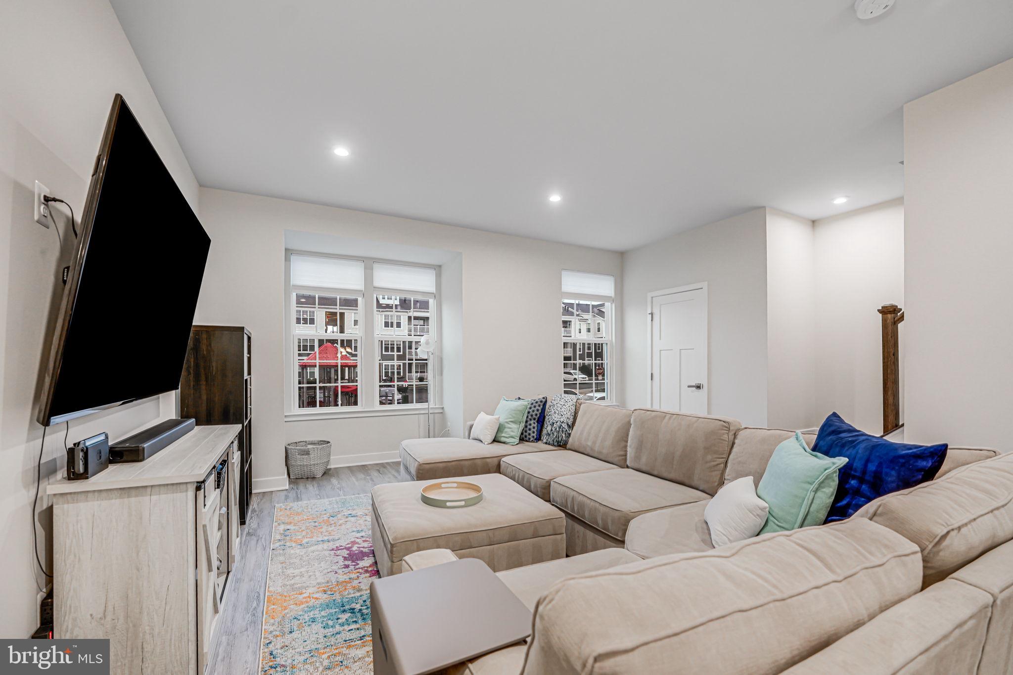 ARCOLA TOWN CENTER - Residential