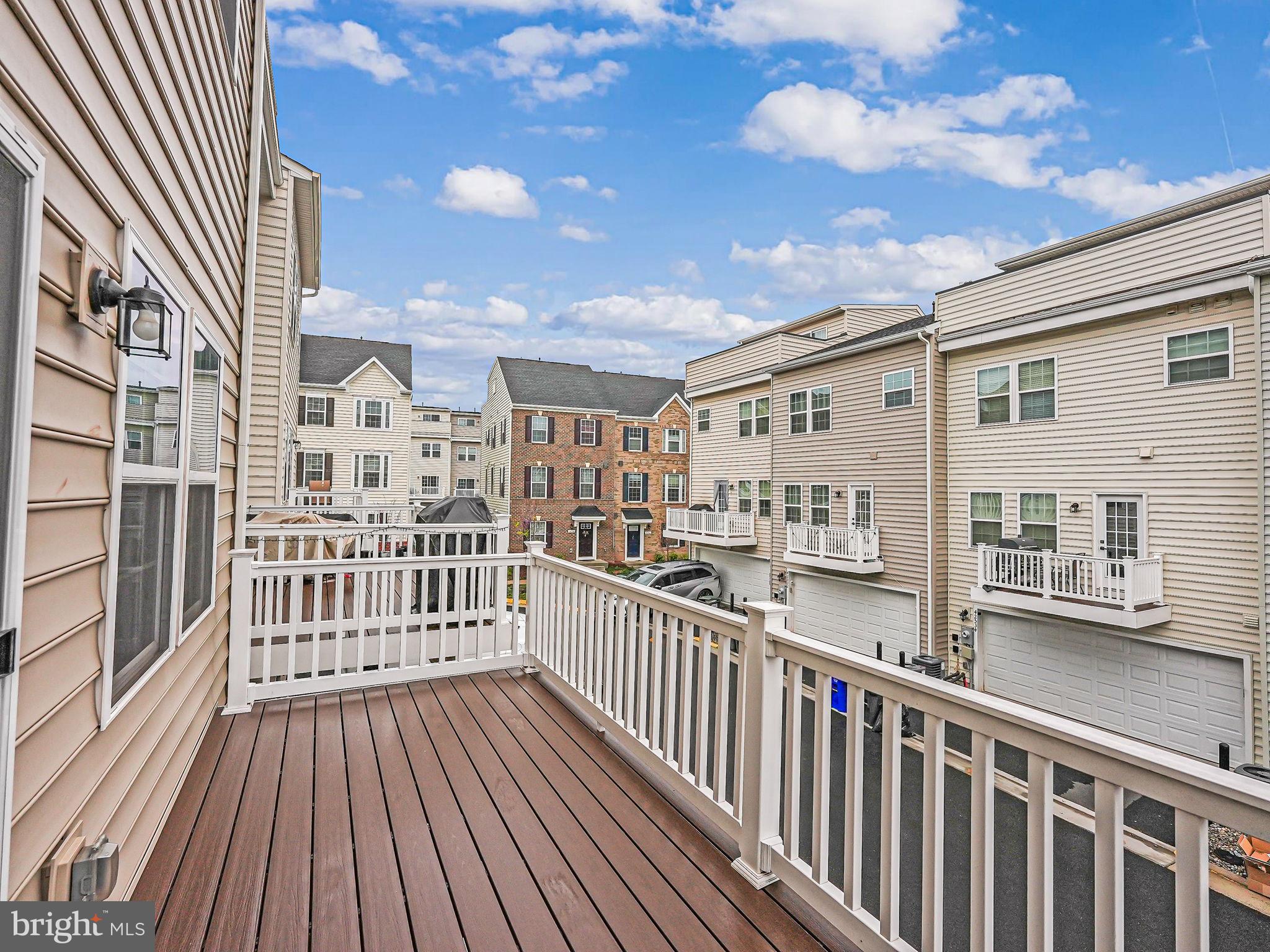 ARCOLA TOWN CENTER - Residential