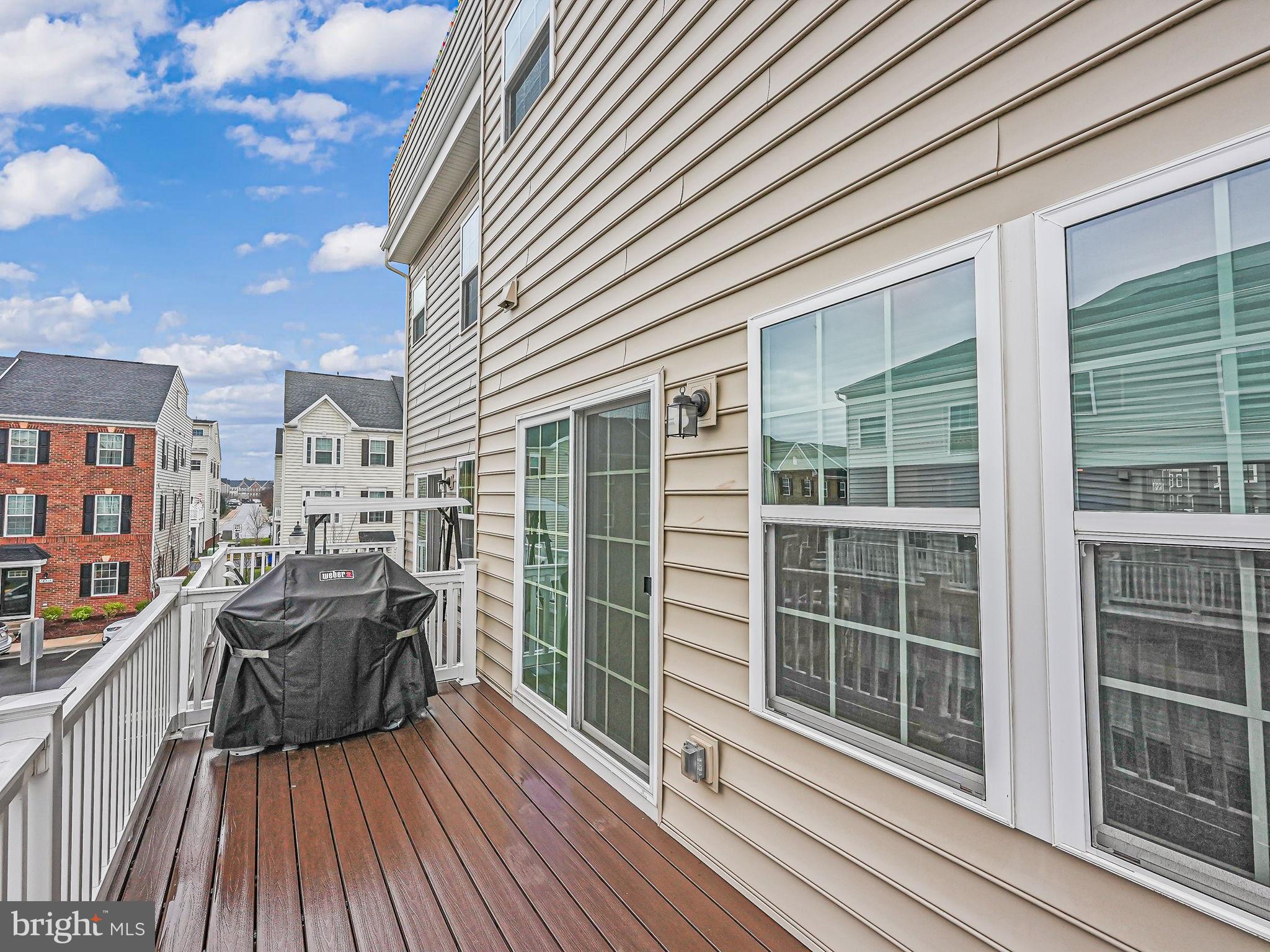 ARCOLA TOWN CENTER - Residential