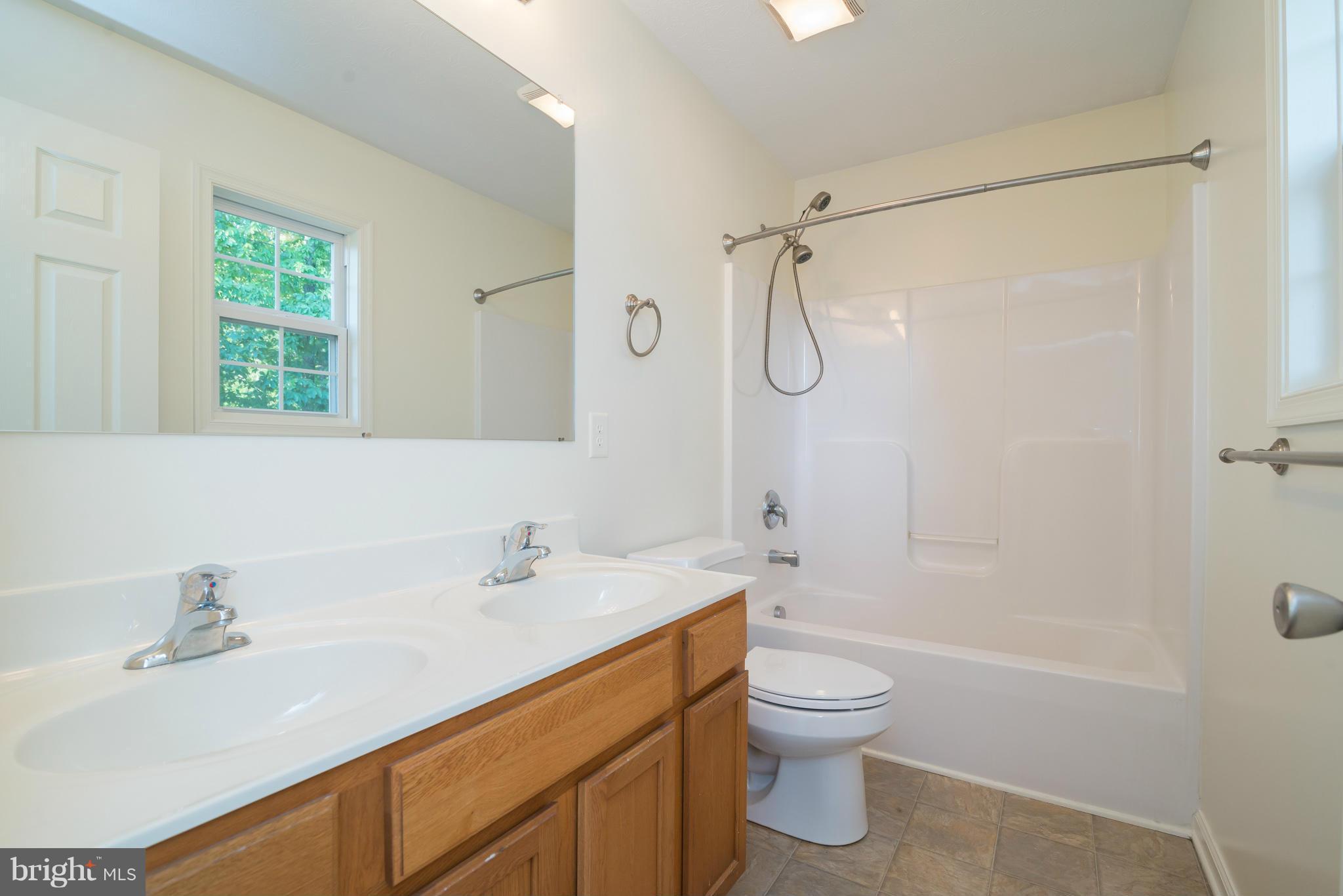 MIDDLE CREEK MANOR - Residential