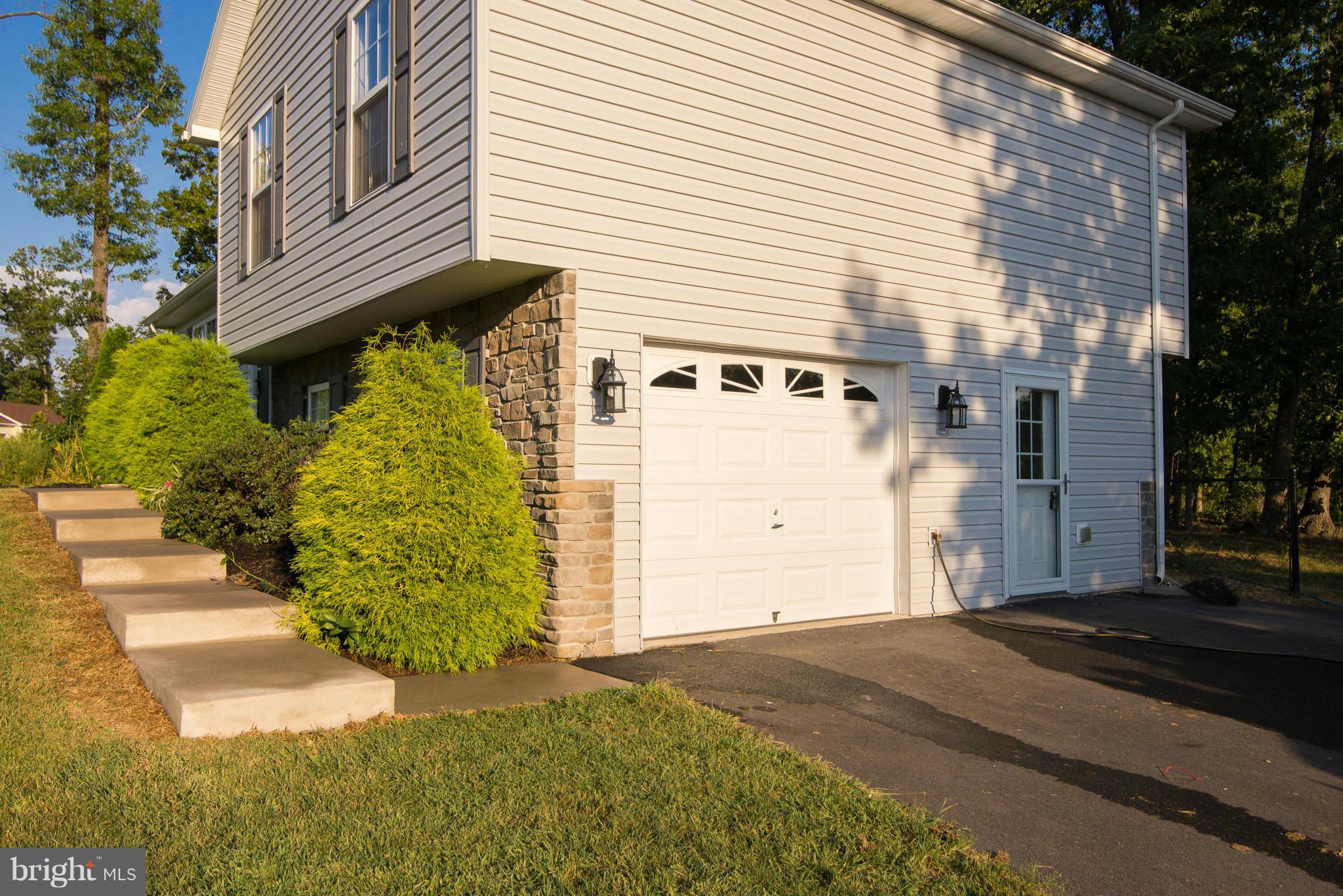 MIDDLE CREEK MANOR - Residential